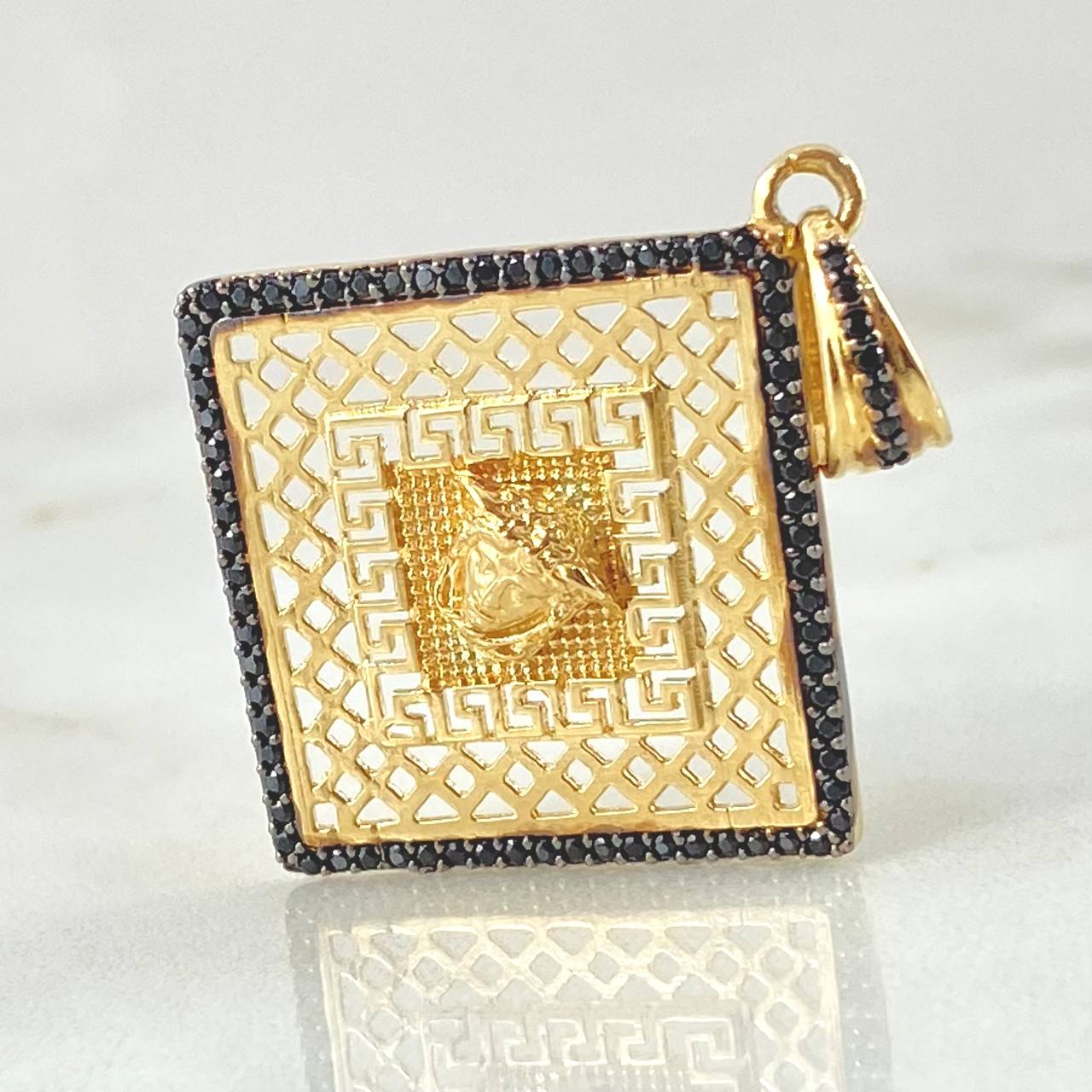 Dije Medusa Tribal 5.2gr / 4.2cm / Oro Amarillo 18K * Dije Medusa Tribal 5.2gr / 4.2cm / Oro Amarillo 18K *