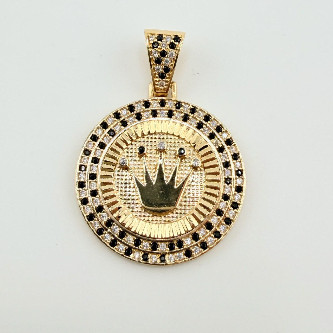 Dije Placa Corona Circular 7gr / 3.7cm / Oro Amarillo 18K © Dije Placa Corona Circular 7gr / 3.7cm / Oro Amarillo 18K ©