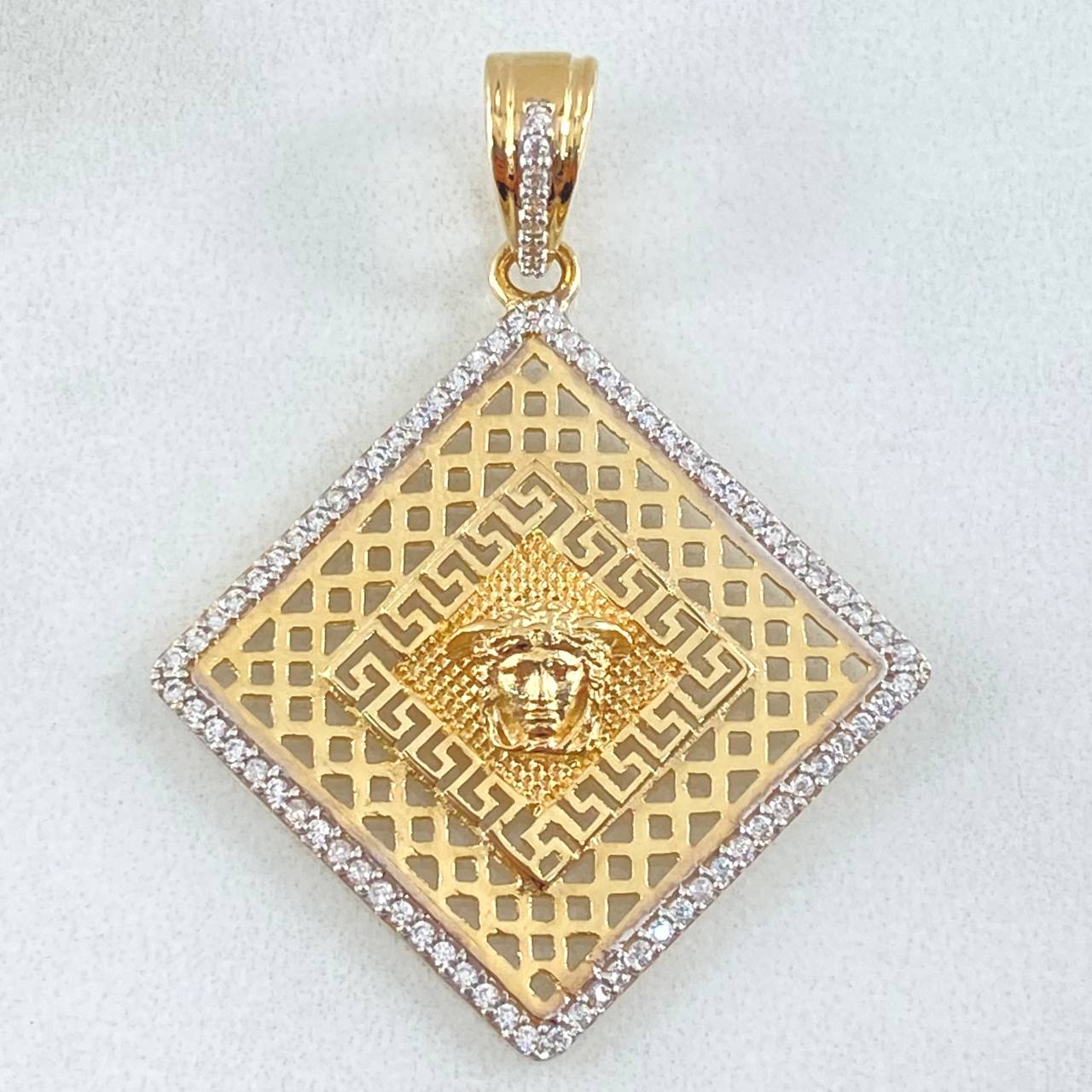 Dije Medusa Tribal 5.2gr / 4.5cm / Oro Amarillo 18K © Dije Medusa Tribal 5.2gr / 4.5cm / Oro Amarillo 18K ©