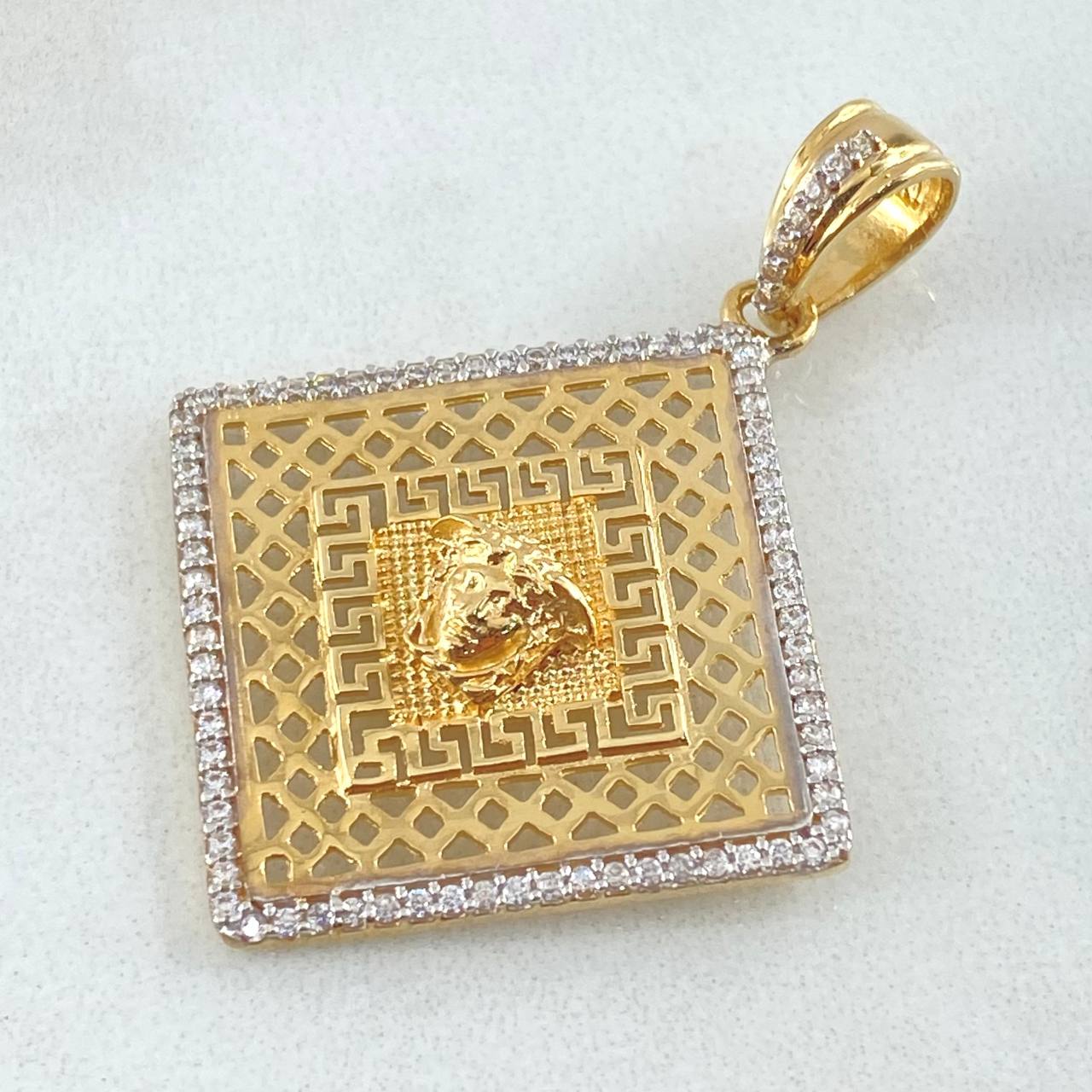 Dije Medusa Tribal 5.2gr / 4.5cm / Oro Amarillo 18K © Dije Medusa Tribal 5.2gr / 4.5cm / Oro Amarillo 18K ©