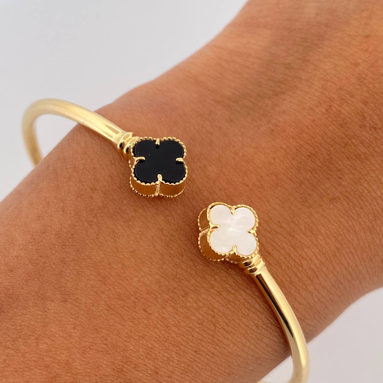 Pulso Aro Trebol 6.65gr / 18.5cm / 2.3mm Onix Negro Nacar Blanco Oro Amarillo +4 18K & Pulso Aro Trebol 6.65gr / 18.5cm / 2.3mm Onix Negro Nacar Blanco Oro Amarillo +4 18K &