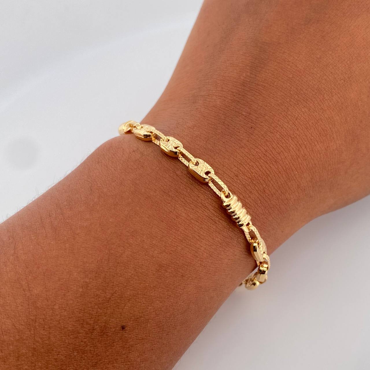 Pulso Tornillo Barril 5.85gr / 21cm / Oro 18K & Pulso Tornillo Barril 5.85gr / 21cm / Oro 18K &