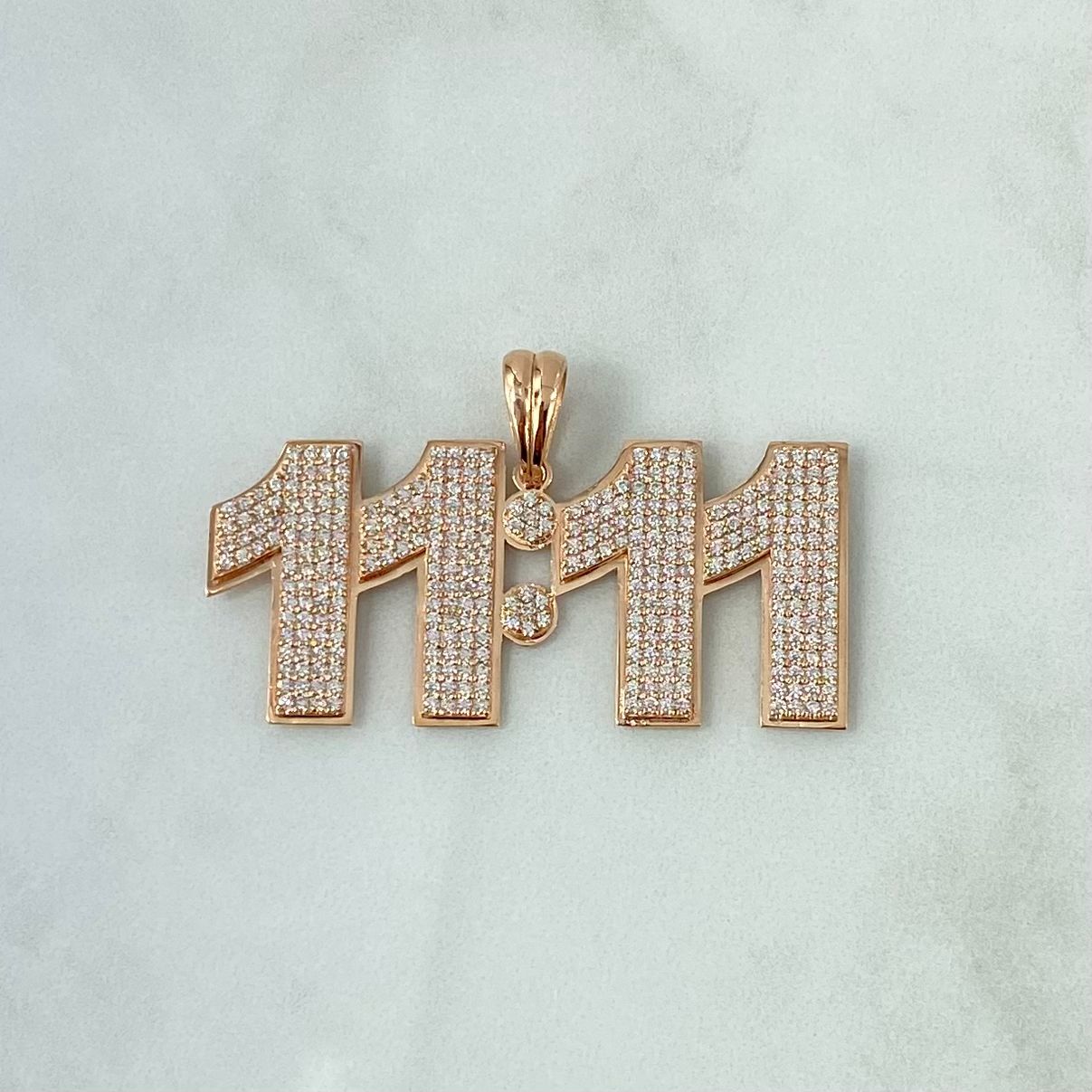 Fabricación Dije Hora Personalizado 16gr / Circones Blancos Oro Rosa 18K Fabricación Dije Hora Personalizado 16gr / Circones Blancos Oro Rosa 18K