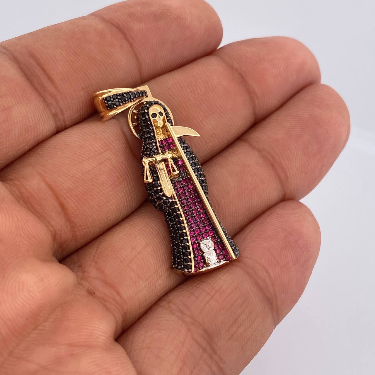 Dije Santa Muerte 6.85gr / 4.6cm / Tres Oros 18K $ Dije Santa Muerte 6.85gr / 4.6cm / Tres Oros 18K $