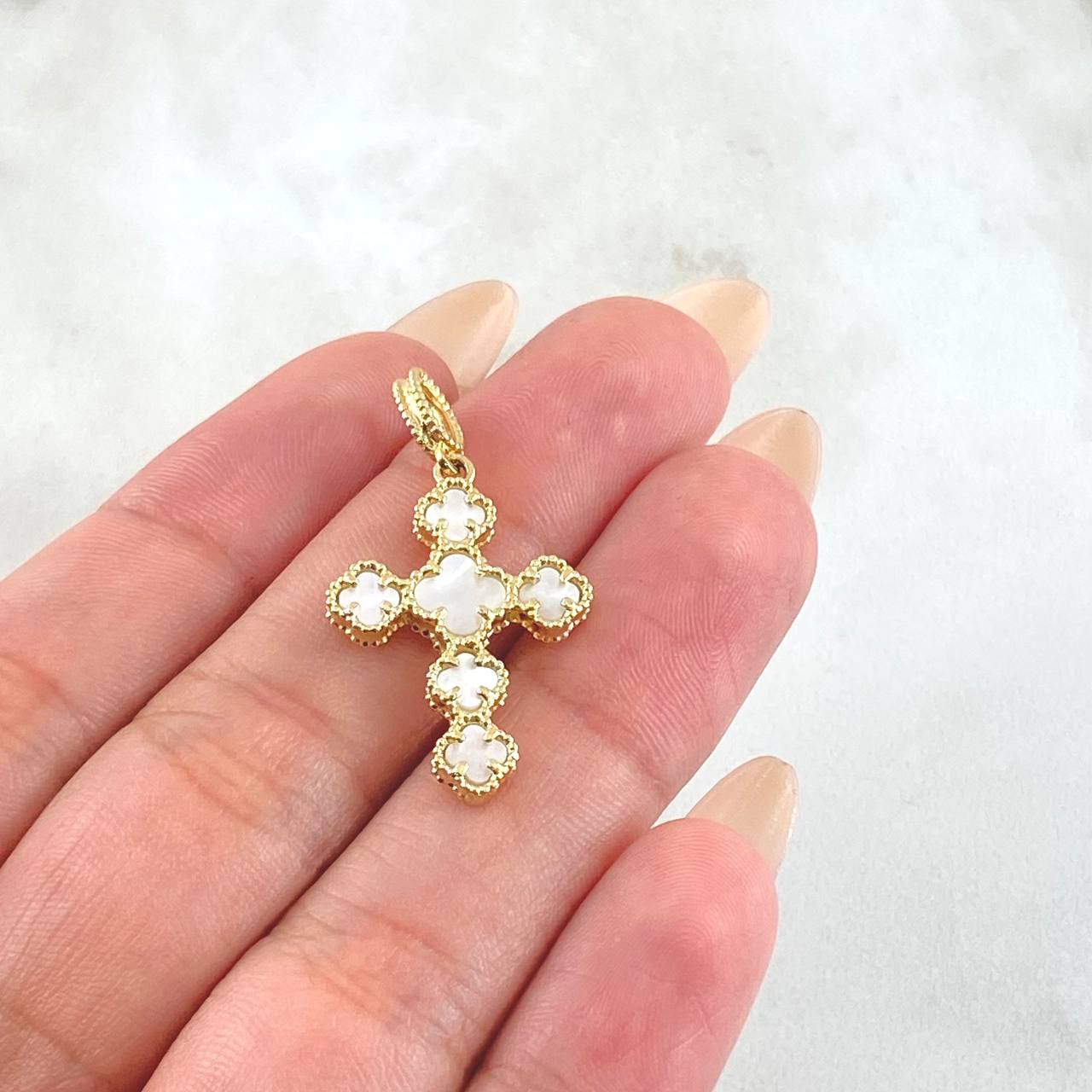 Dije Cruz Trebol Nacar Blanco 3.05gr / 3.2cm / Oro Amarillo Nac.Esp. 18K Dije Cruz Trebol Nacar Blanco 3.05gr / 3.2cm / Oro Amarillo Nac.Esp. 18K