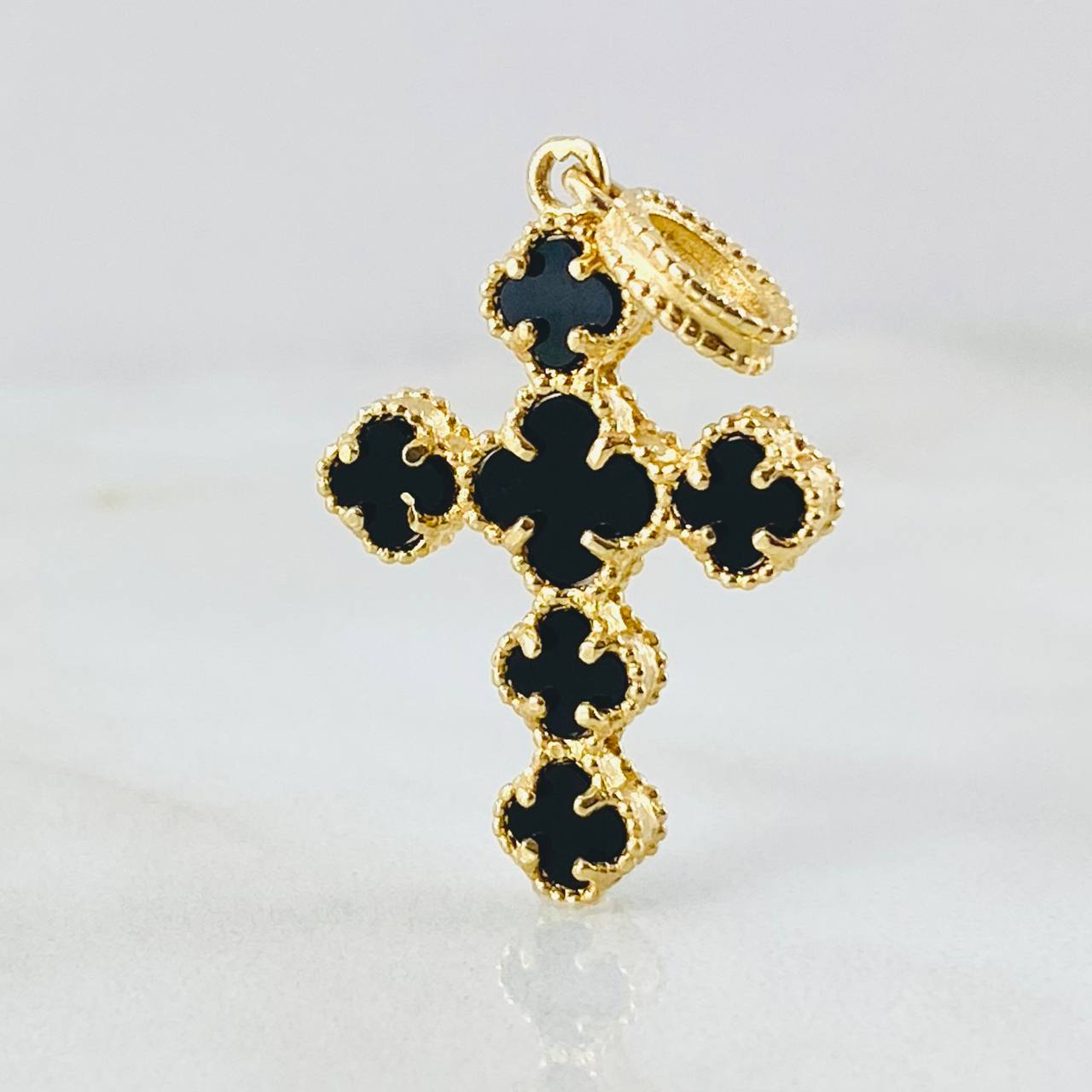 Dije Cruz Trebol Onix Negro 2.85gr / 3.2cm / Oro Amarillo Nac.Esp. 18K © Dije Cruz Trebol Onix Negro 2.85gr / 3.2cm / Oro Amarillo Nac.Esp. 18K ©