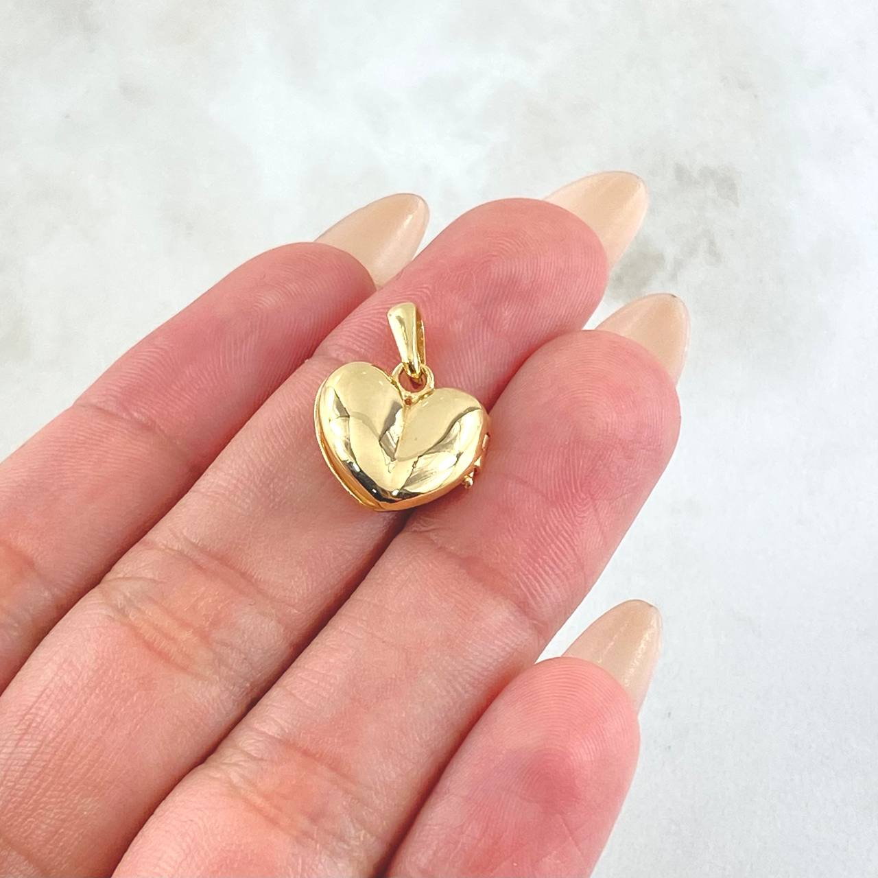 Dije Relicario Corazon 2.7gr / 1.7cm / Oro Amarillo 18K © Dije Relicario Corazon 2.7gr / 1.7cm / Oro Amarillo 18K ©