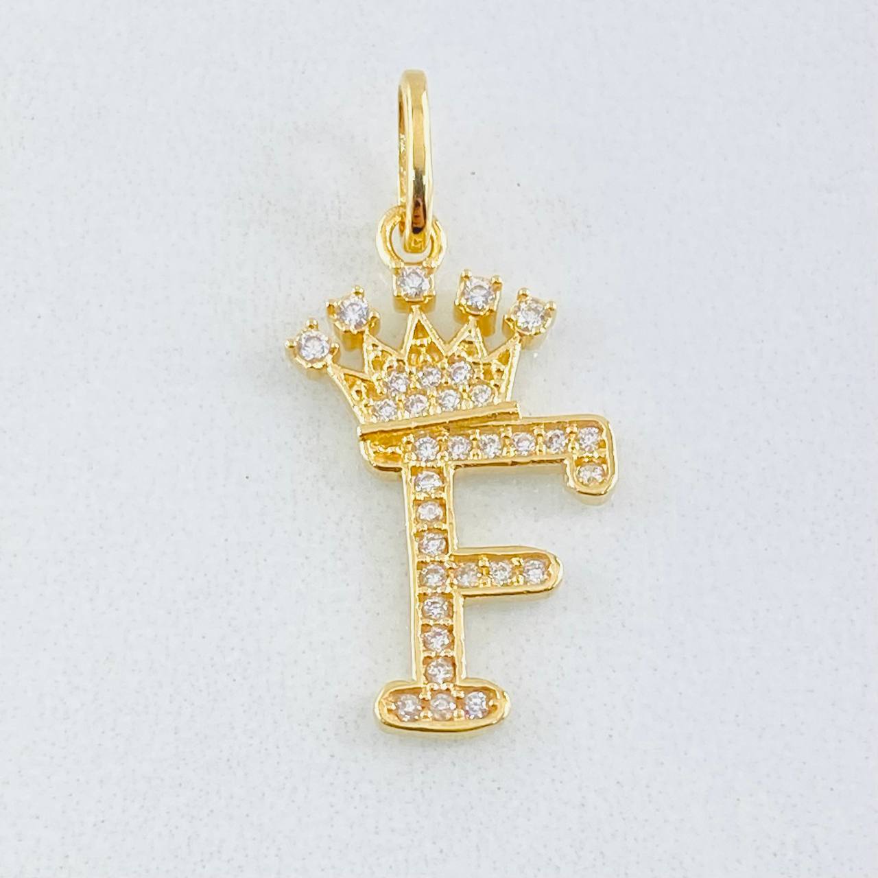 Dije Corona Letra F 1.5gr / 2.6cm / Oro Amarillo 18K * Dije Corona Letra F 1.5gr / 2.6cm / Oro Amarillo 18K *