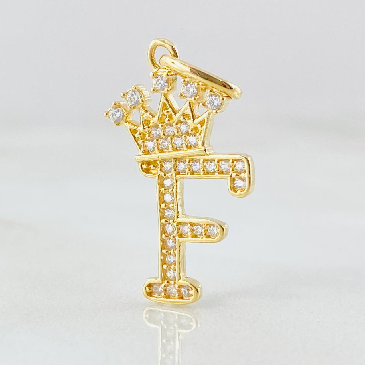 Dije Corona Letra F 1.6gr / 2.6cm / Oro Amarillo 18K © Dije Corona Letra F 1.6gr / 2.6cm / Oro Amarillo 18K ©