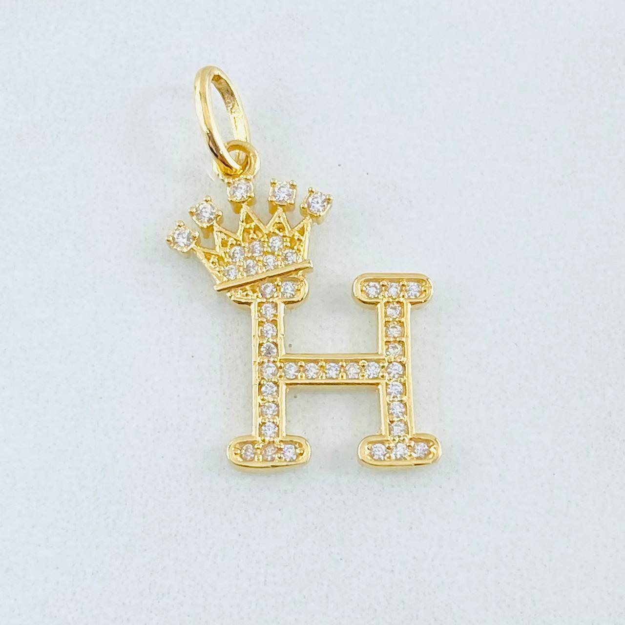 Dije Corona Letra H 2.05gr / 2.5cm / Oro Amarillo 18K Dije Corona Letra H 2.05gr / 2.5cm / Oro Amarillo 18K