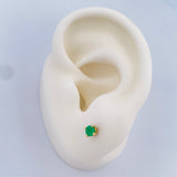 Topos Cuatro Garras Esmeralda 0.9gr / Oro Amarillo 18K $ Topos Cuatro Garras Esmeralda 0.9gr / Oro Amarillo 18K $