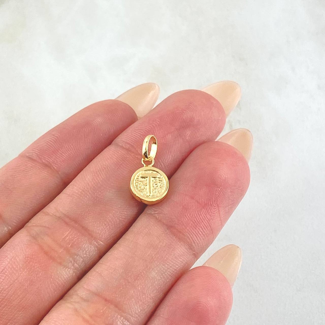 Dije Letra T 0.4gr / 1.5cm / Oro Amarillo 18K Dije Letra T 0.4gr / 1.5cm / Oro Amarillo 18K