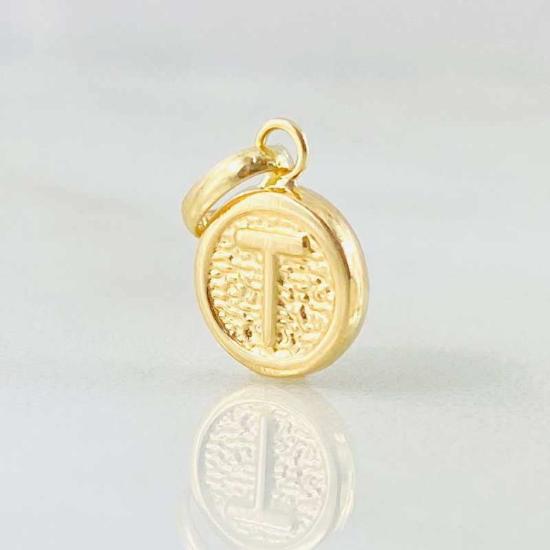 Dije Letra T 0.4gr / 1.5cm / Oro Amarillo 18K Dije Letra T 0.4gr / 1.5cm / Oro Amarillo 18K
