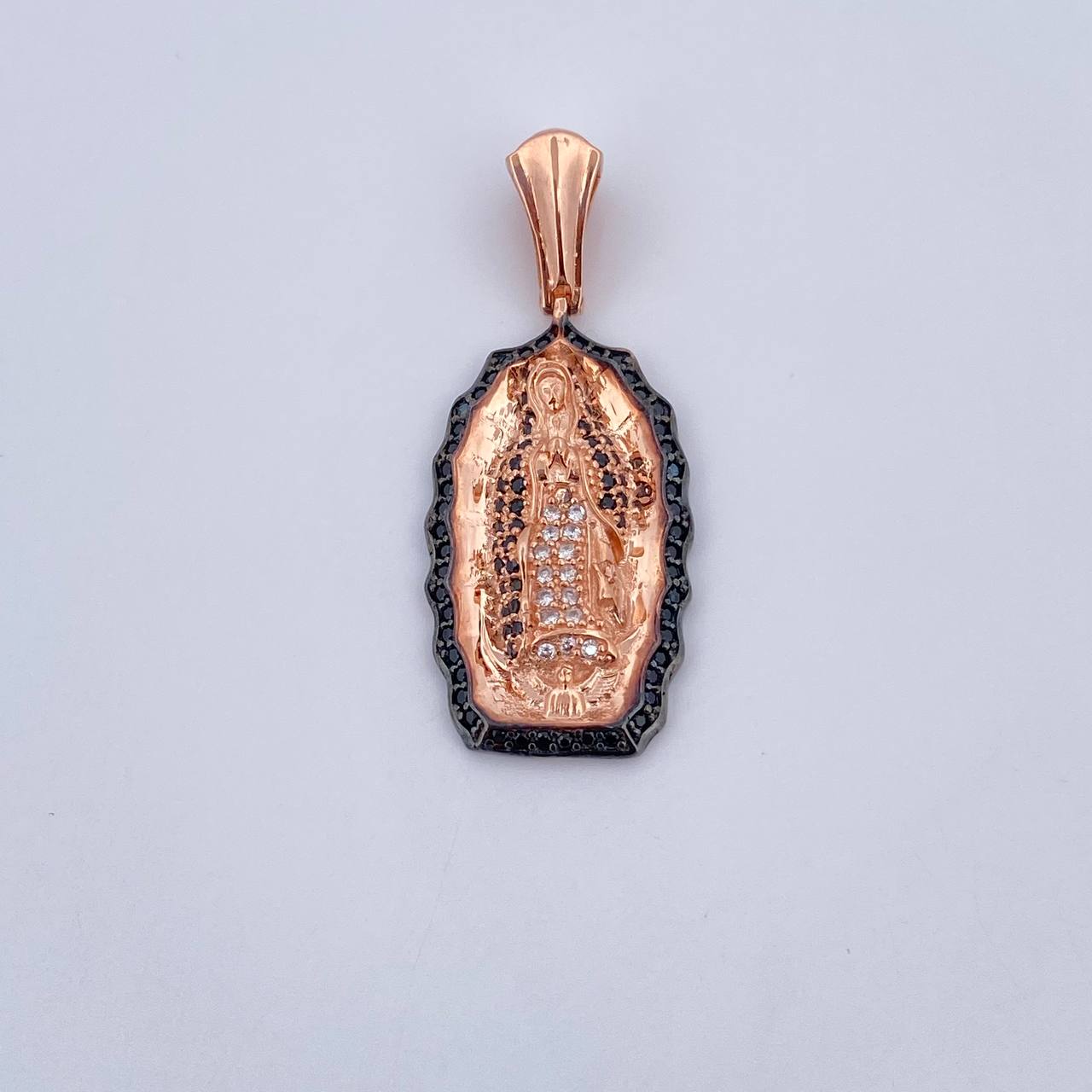 Dije Virgen Guadalupe 5.45gr / 3.6cm / Circones Negros Blancos Dos Oros Negro Rosa 18K & Dije Virgen Guadalupe 5.45gr / 3.6cm / Circones Negros Blancos Dos Oros Negro Rosa 18K &