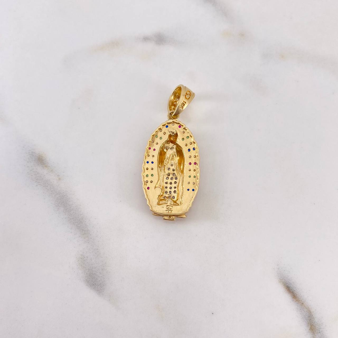 Dije Virgen Guadalupe 5.3gr / 3.3cm / Circones Verdes Fucsias Azules Blancos Dos Oros Amarillo Blanco 18K $ Dije Virgen Guadalupe 5.3gr / 3.3cm / Circones Verdes Fucsias Azules Blancos Dos Oros Amarillo Blanco 18K $
