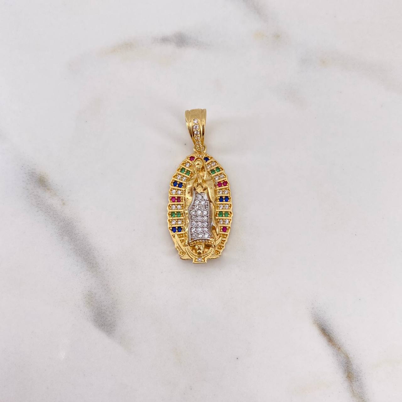Dije Virgen Guadalupe 5.3gr / 3.3cm / Circones Verdes Fucsias Azules Blancos Dos Oros Amarillo Blanco 18K $ Dije Virgen Guadalupe 5.3gr / 3.3cm / Circones Verdes Fucsias Azules Blancos Dos Oros Amarillo Blanco 18K $