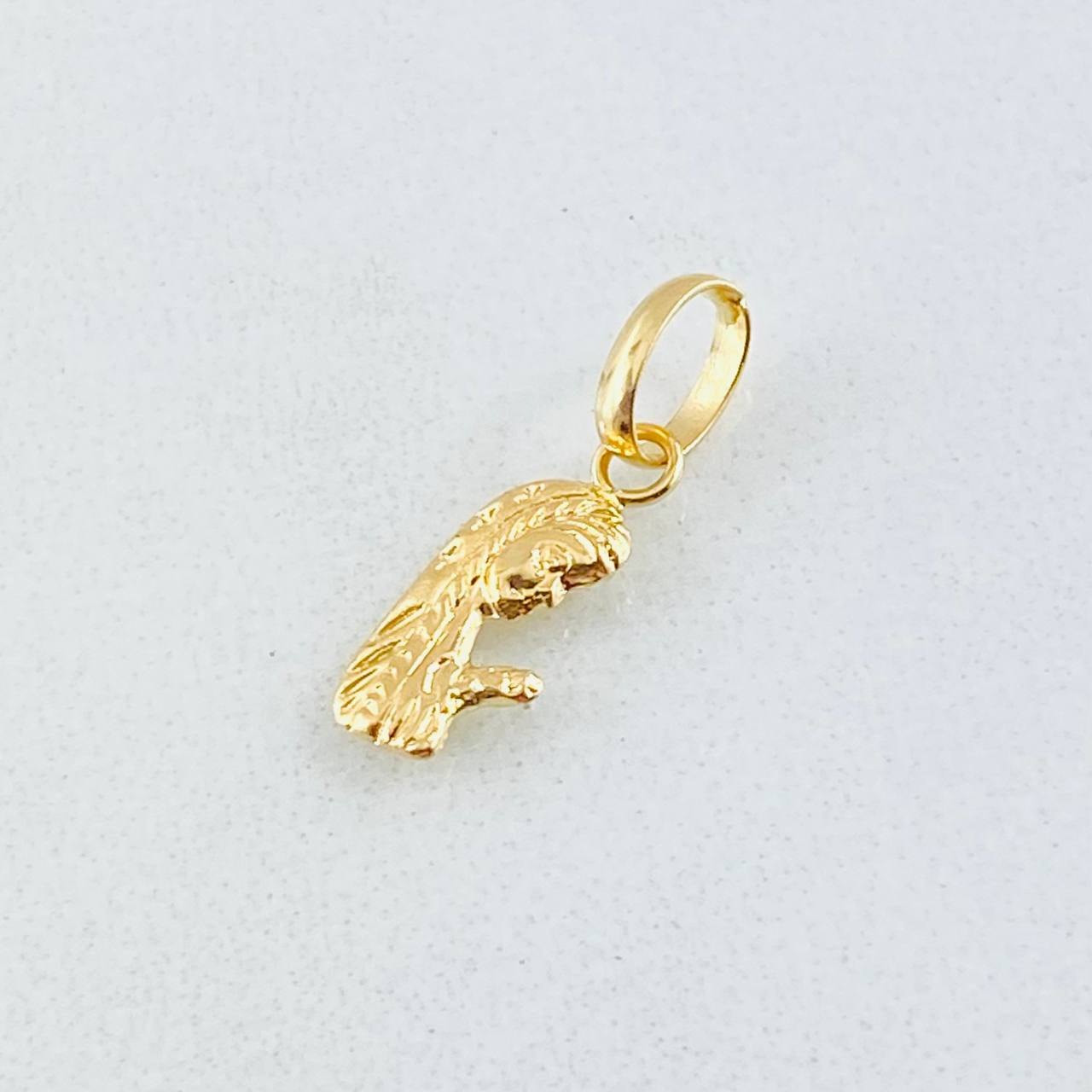 Dije Virgen María 0.3gr / 1.5cm / Oro Amarillo 18K © Dije Virgen María 0.3gr / 1.5cm / Oro Amarillo 18K ©