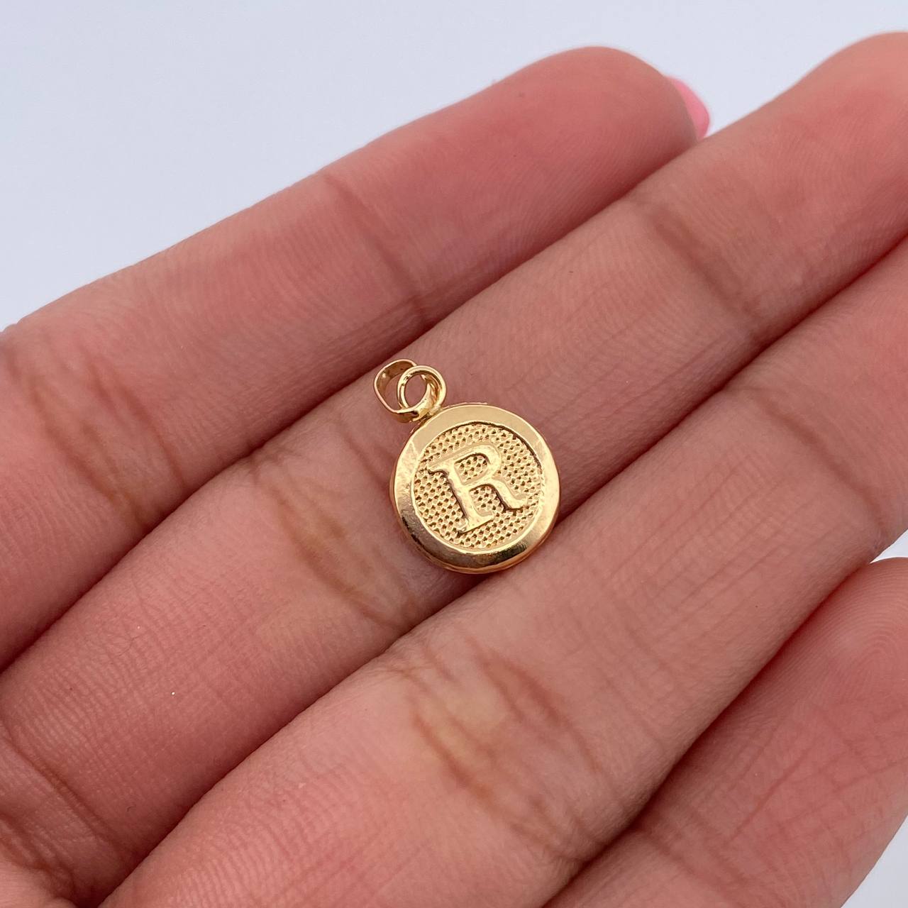 Dije Letra R 0.45gr / 1.5cm / Medalla Oro Amarillo 18K & Dije Letra R 0.45gr / 1.5cm / Medalla Oro Amarillo 18K &