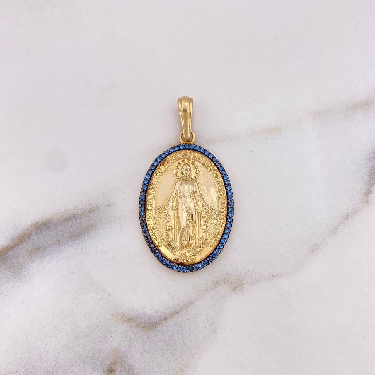 Dije Virgen Milagrosa 5.85gr / 3.9cm / Circones Azules Oro Amarillo 18K $ Dije Virgen Milagrosa 5.85gr / 3.9cm / Circones Azules Oro Amarillo 18K $