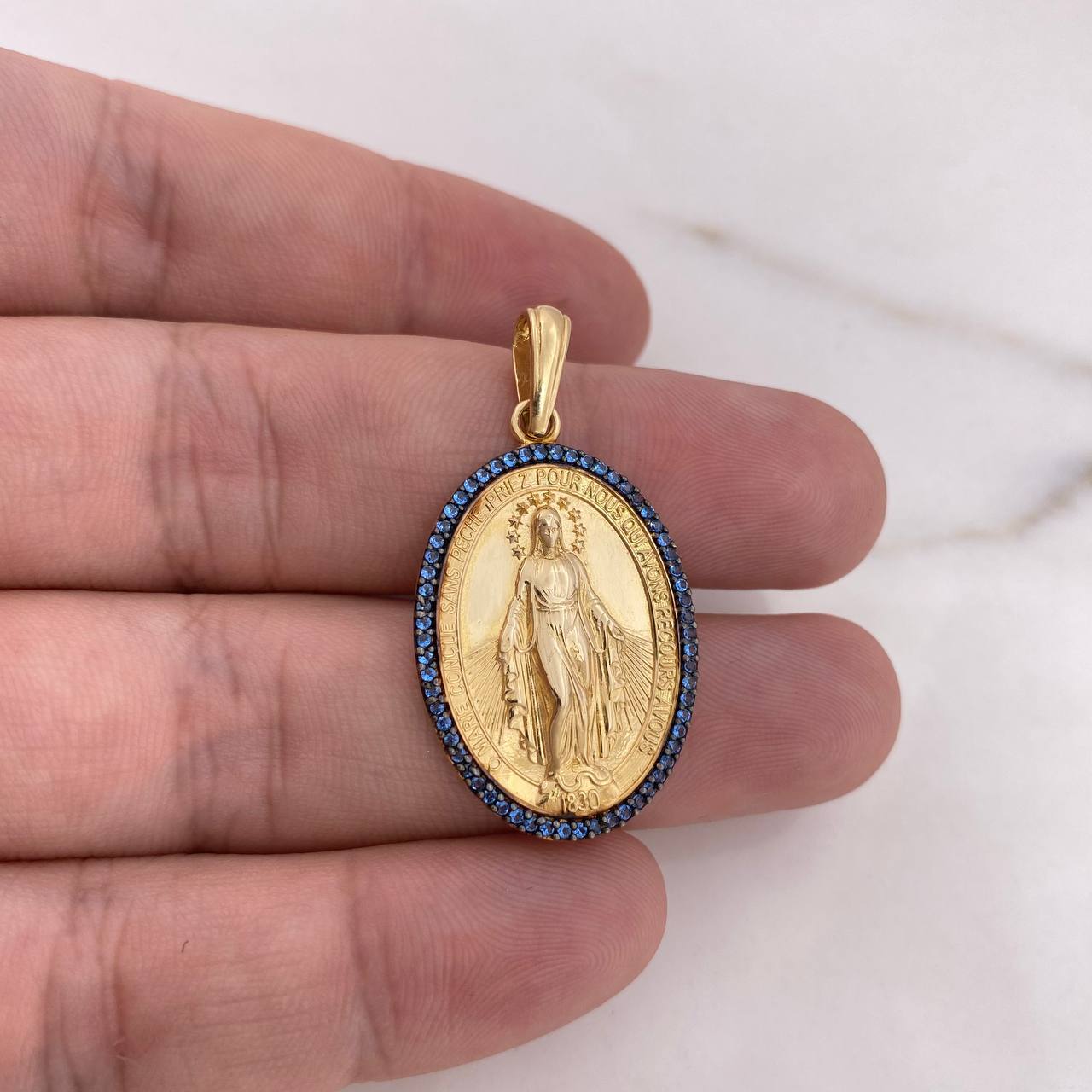 Dije Virgen Milagrosa 5.85gr / 3.9cm / Circones Azules Oro Amarillo 18K $ Dije Virgen Milagrosa 5.85gr / 3.9cm / Circones Azules Oro Amarillo 18K $