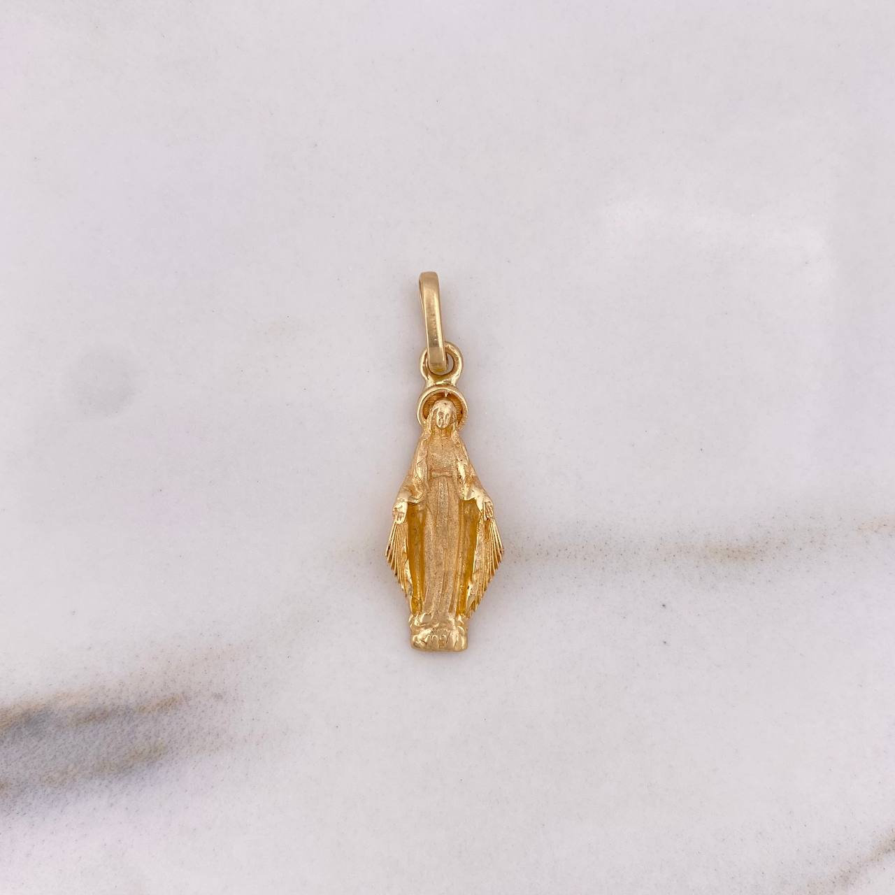 Dije Virgen Milagrosa 2.15gr / 2.8cm / Oro Amarillo 18K $ Dije Virgen Milagrosa 2.15gr / 2.8cm / Oro Amarillo 18K $