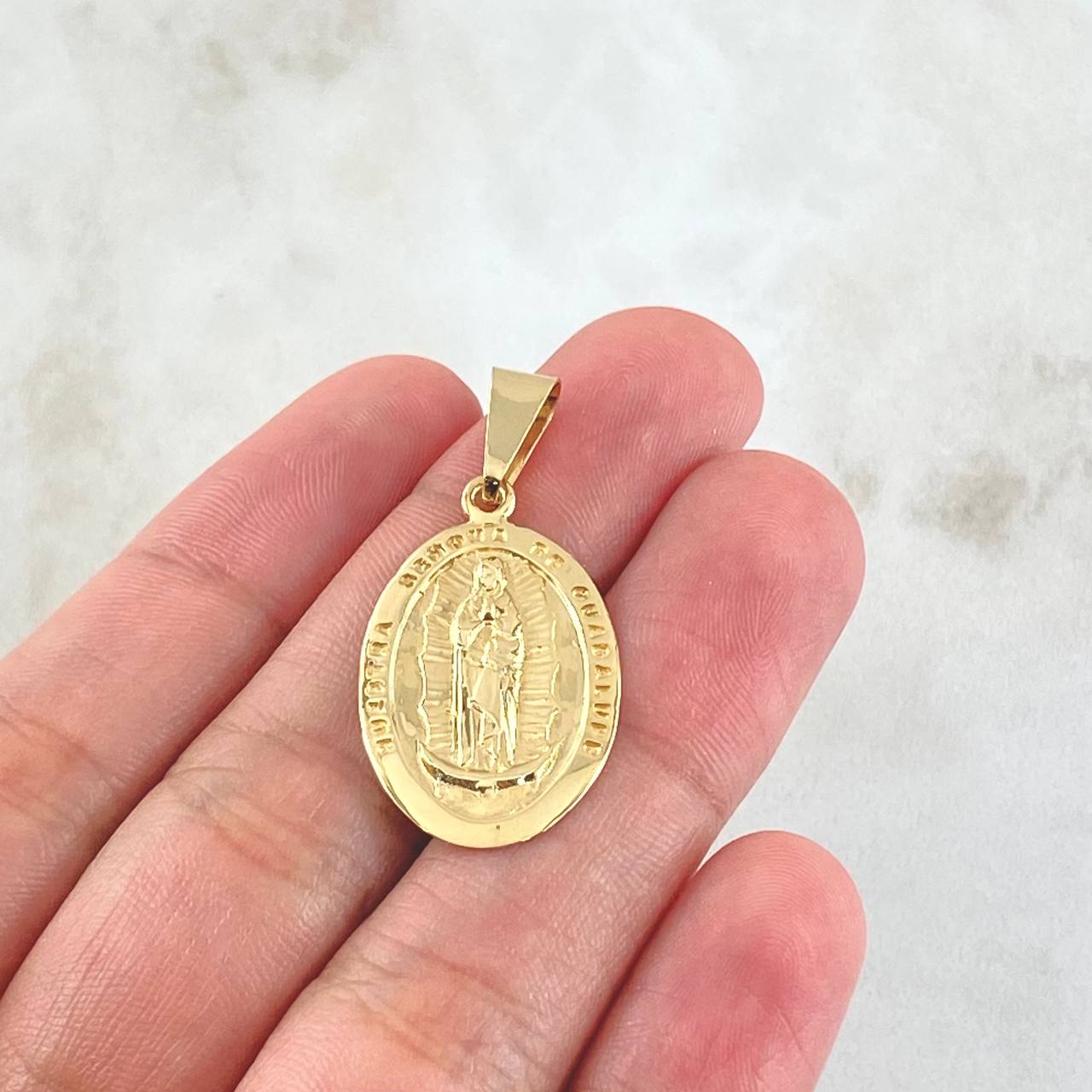 Dije Virgen Guadalupe 2.6gr / 3.5cm / Oro 18K © Dije Virgen Guadalupe 2.6gr / 3.5cm / Oro 18K ©