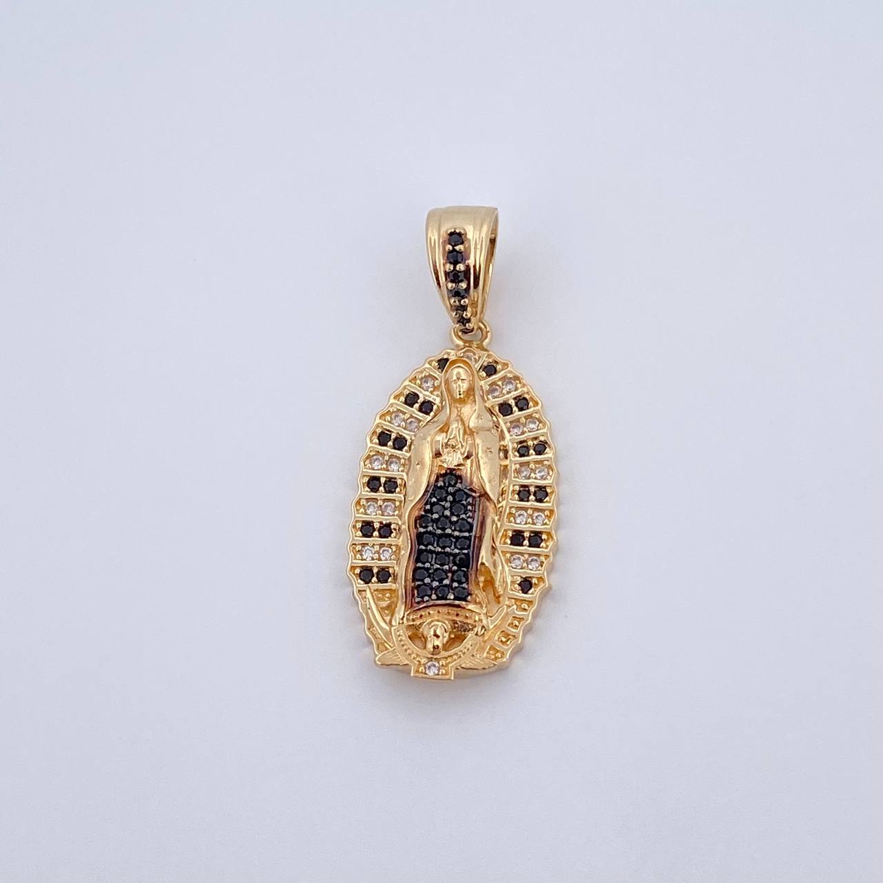 Dije Virgen Guadalupe 5.5gr / 3.4cm / Circones Negros Blancos Dos Oros Negro Amarillo 18K & Dije Virgen Guadalupe 5.5gr / 3.4cm / Circones Negros Blancos Dos Oros Negro Amarillo 18K &