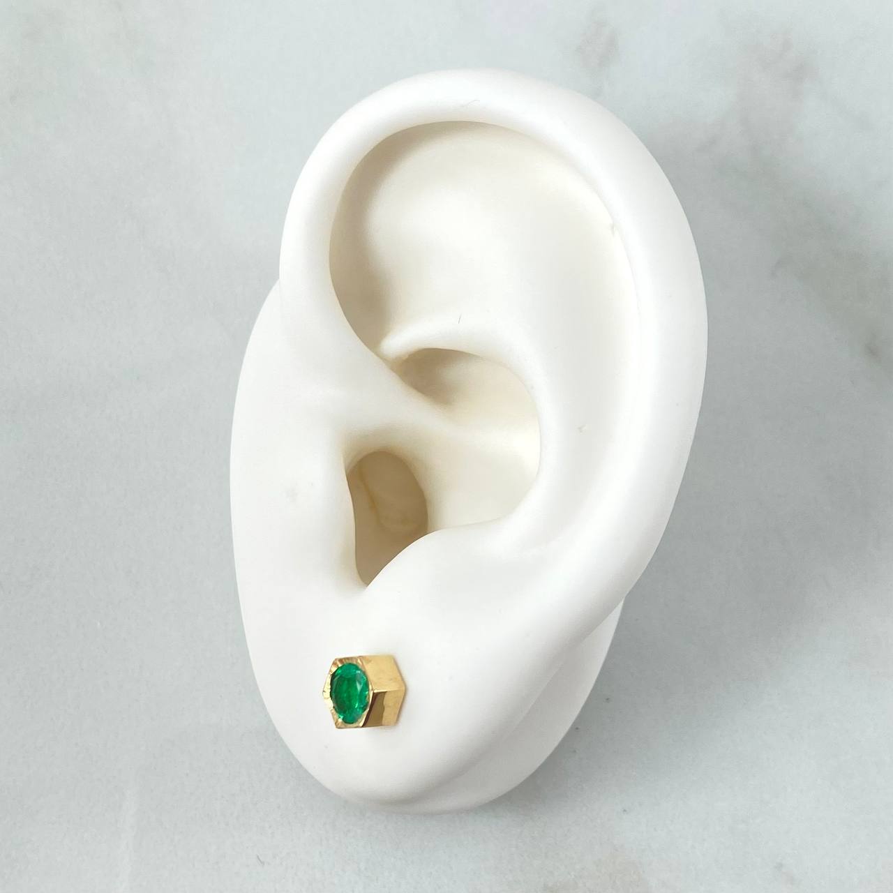 Topos Piedra Base Hexagonal 2gr / 6mm Esmeraldas 66Pts Oro Amarillo 18K (Joya) Topos Piedra Base Hexagonal 2gr / 6mm Esmeraldas 66Pts Oro Amarillo 18K (Joya)