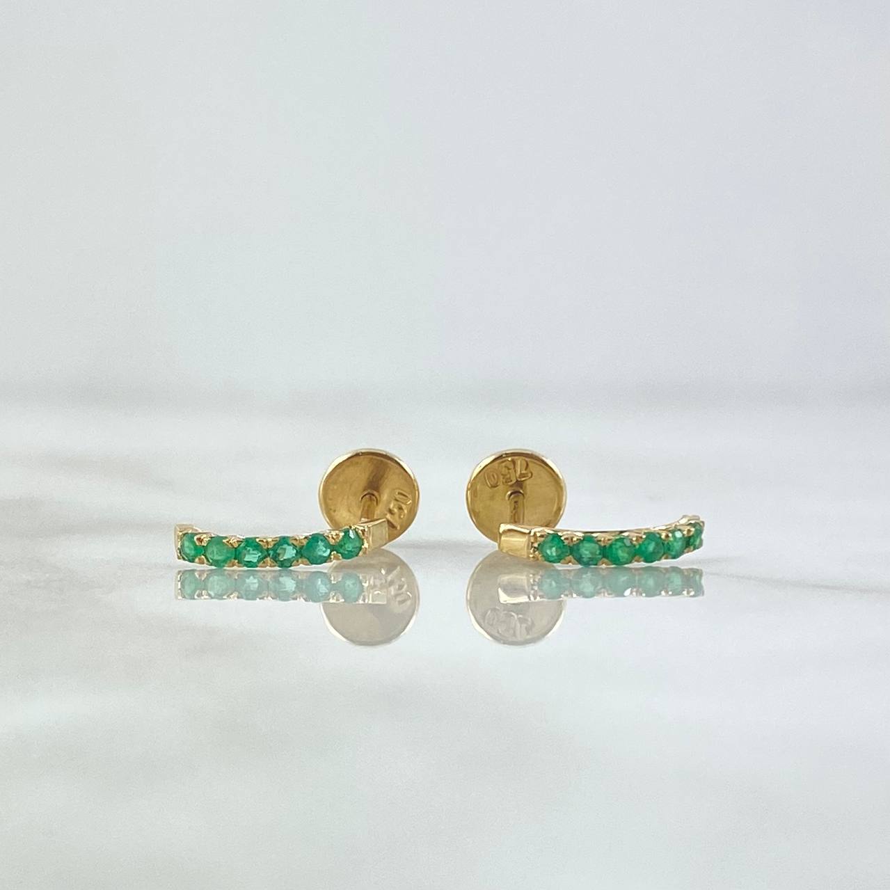 Topos Ola Curva 0.8gr / 1.1cm / Esmeraldas 25Pts Oro Amarillo 18K (Joya) Topos Ola Curva 0.8gr / 1.1cm / Esmeraldas 25Pts Oro Amarillo 18K (Joya)