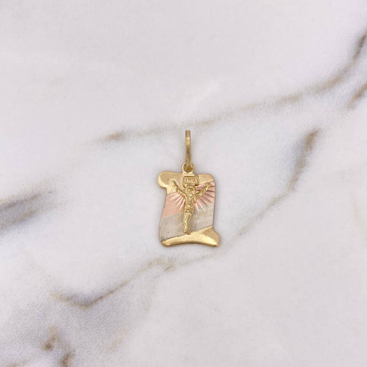 Dije Placa Pergamino Cristo  2.75gr / 2.5cm / Tres Oros 18K $