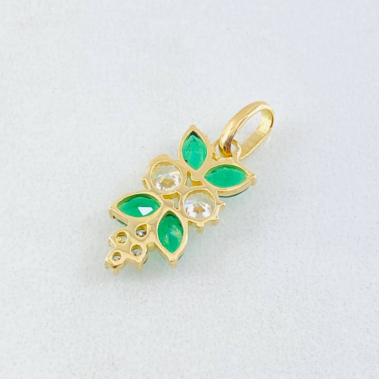 Dije Espiga Seguida 1.25gr / 2.2cm / Oro Amarillo 18K © Dije Espiga Seguida 1.25gr / 2.2cm / Oro Amarillo 18K ©