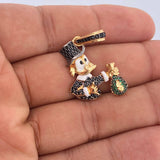 Dije Pato Inspirado Bolsa De Dinero 5.6gr / 3.7cm / Dos Oros Negro Amarillo 18K $ Dije Pato Inspirado Bolsa De Dinero 5.6gr / 3.7cm / Dos Oros Negro Amarillo 18K $