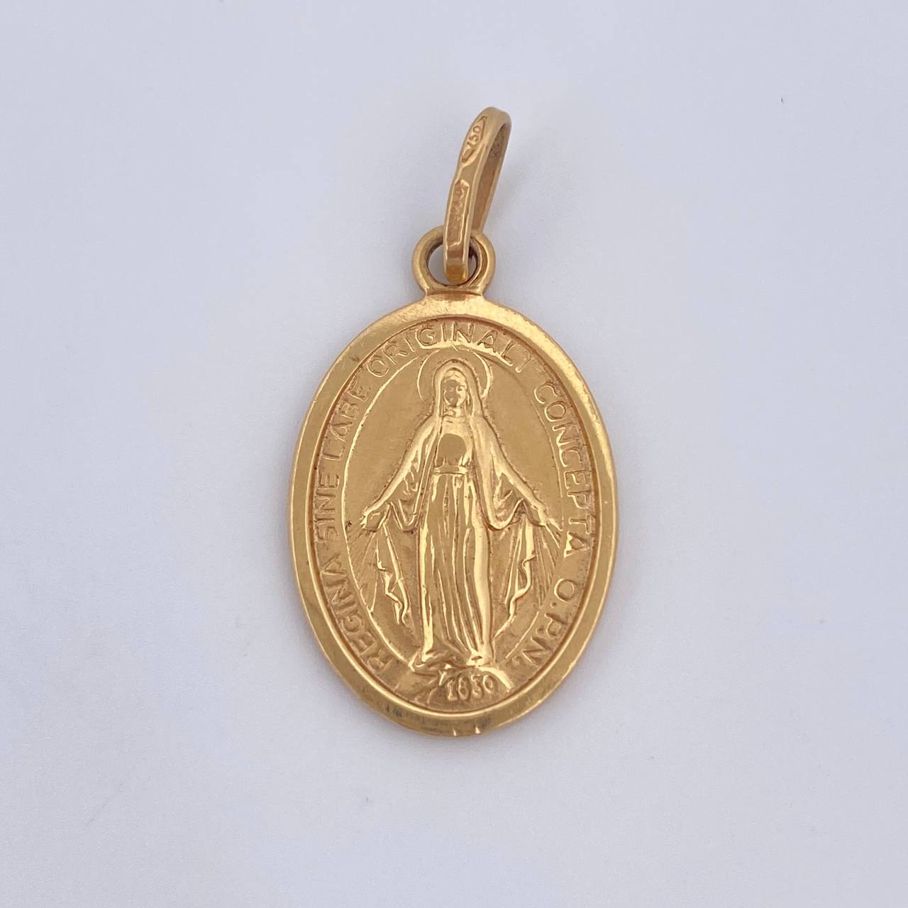 Dije Virgen Milagrosa 2.95gr / 2.6cm / Oro 18K $ Dije Virgen Milagrosa 2.95gr / 2.6cm / Oro 18K $