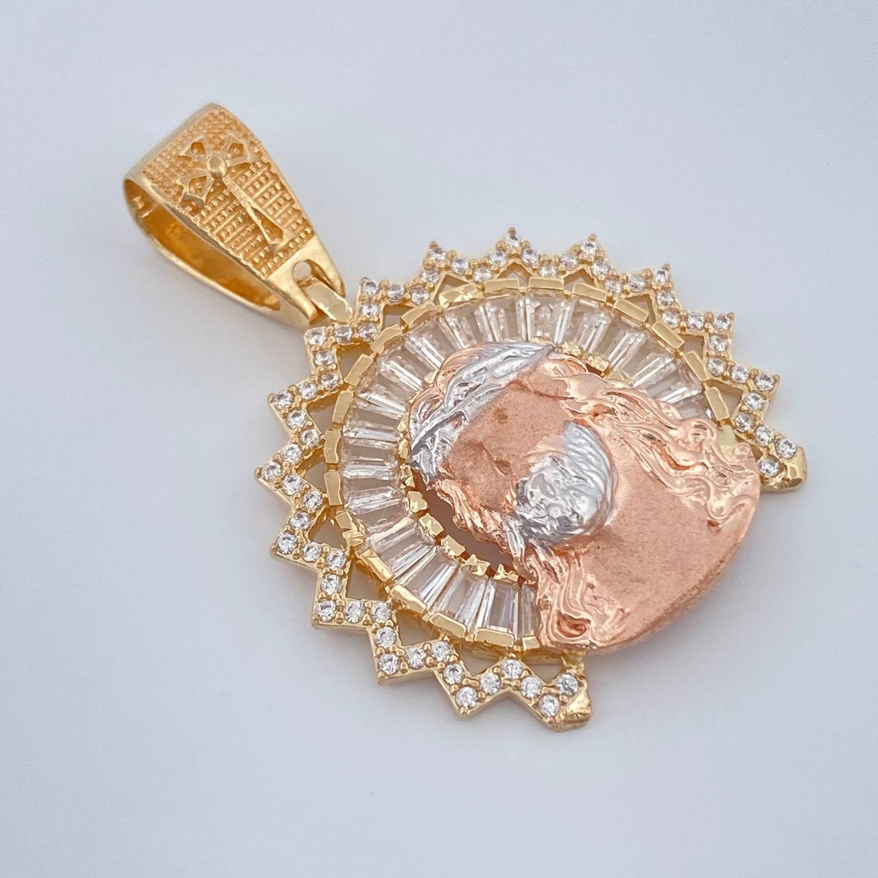 Dije Rostro Cristo 8.3gr / 3.6cm / Tres Oros 18K $ Dije Rostro Cristo 8.3gr / 3.6cm / Tres Oros 18K $