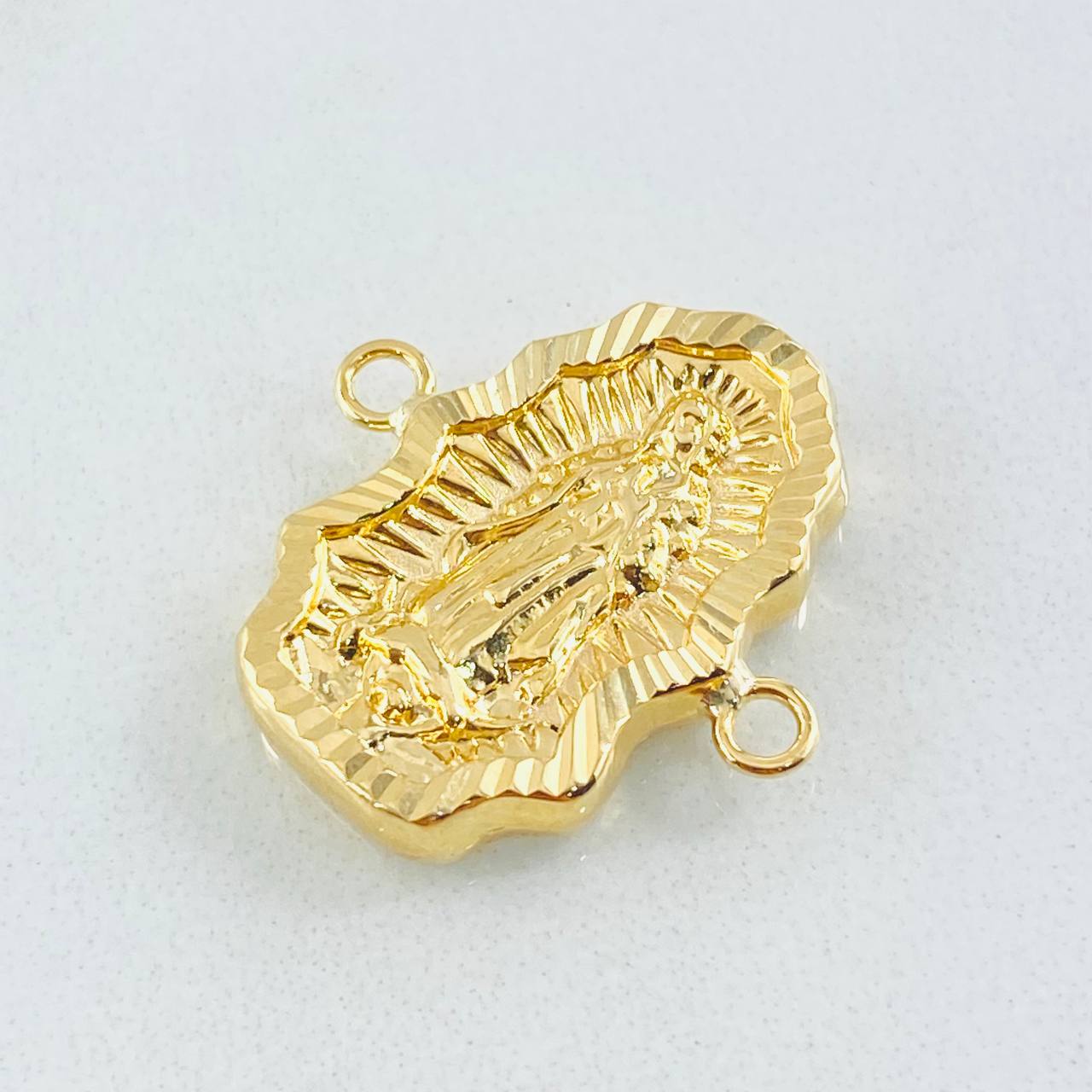 Herraje Silueta Virgen Guadalupe 1.55gr / 1.9cm / Oro Amarillo 18K © Herraje Silueta Virgen Guadalupe 1.55gr / 1.9cm / Oro Amarillo 18K ©