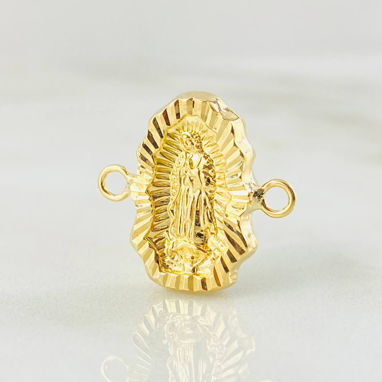 Herraje Silueta Virgen Guadalupe 1.2gr / 1.7cm / Oro Amarillo 18K © Herraje Silueta Virgen Guadalupe 1.2gr / 1.7cm / Oro Amarillo 18K ©
