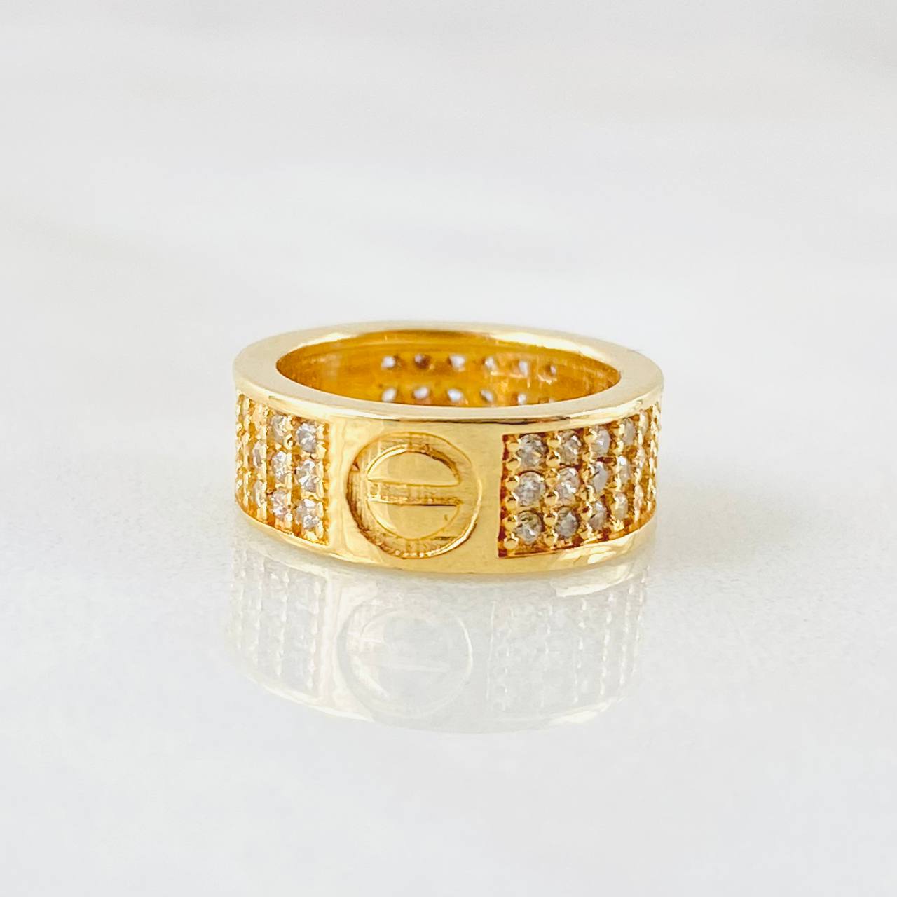 Dije Circulo Tornillo 2.85gr / 1.4cm / Oro Amarillo 18K Dije Circulo Tornillo 2.85gr / 1.4cm / Oro Amarillo 18K