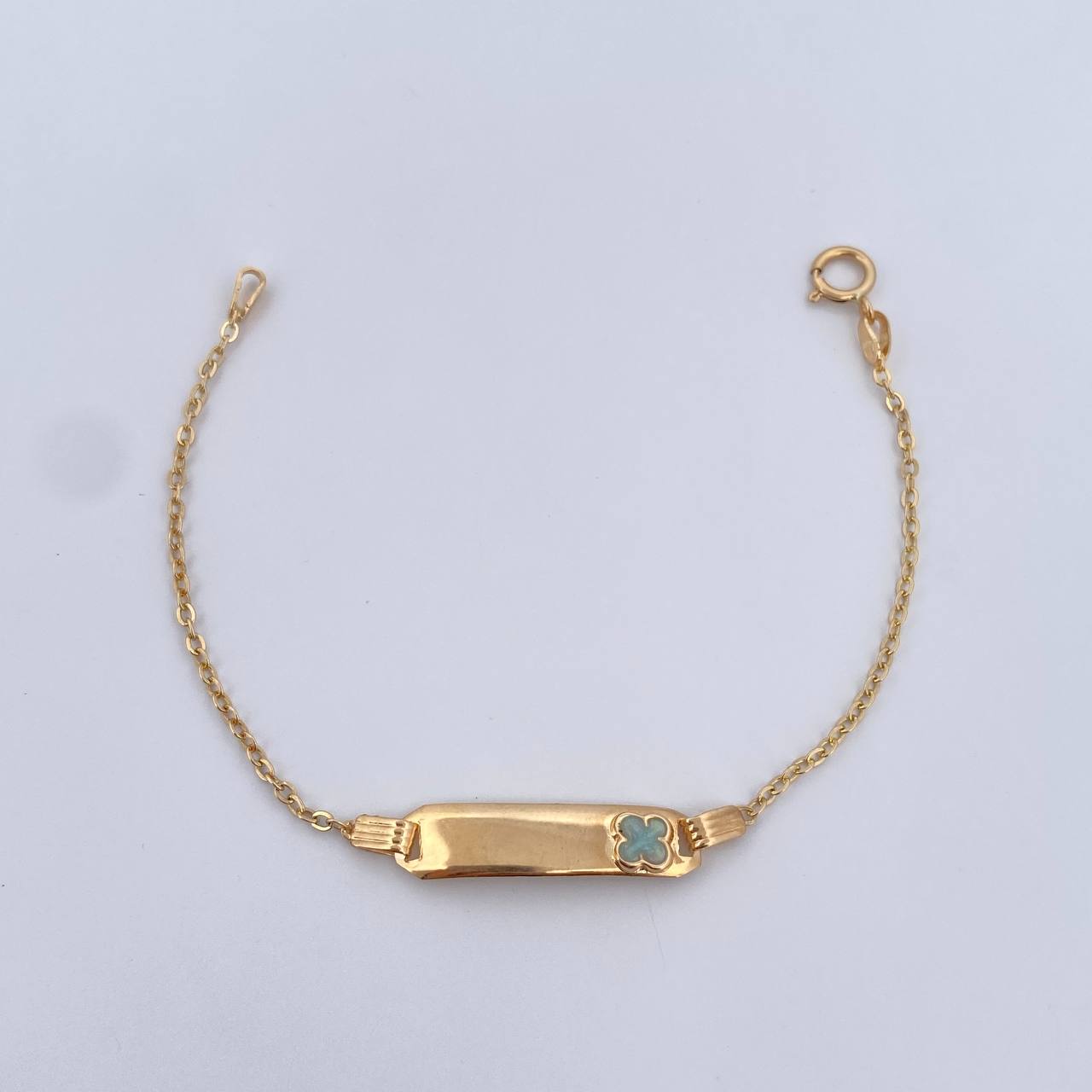 Pulso Bebe Aro Seguido 1.5gr / 14.2cm / 1mm Placa Rectangular Trebol Tornazol Oro Amarillo 18K $ Pulso Bebe Aro Seguido 1.5gr / 14.2cm / 1mm Placa Rectangular Trebol Tornazol Oro Amarillo 18K $
