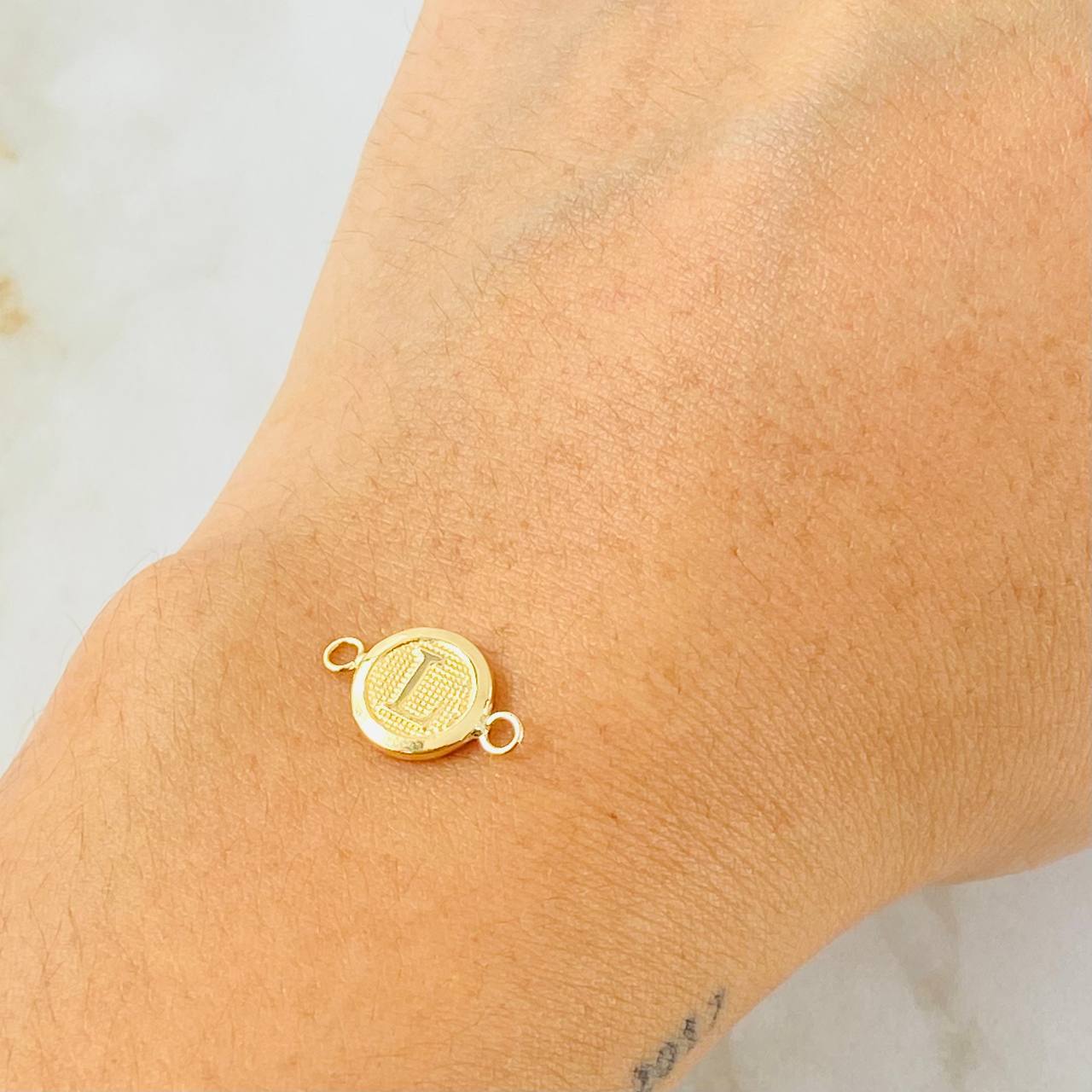 Herraje Letra L 0.4gr / 1.5m / Oro Amarillo 18K Herraje Letra L 0.4gr / 1.5m / Oro Amarillo 18K