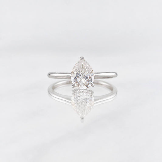 Anillo Gota Moisanita 1 qts 1.8g / T7 1/2 Oro Blanco 18K