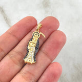 Dije Santa Muerte 2.75gr / 3.5cm / Cicones Blancos Negros Oro Amarillo 18K © Dije Santa Muerte 2.75gr / 3.5cm / Cicones Blancos Negros Oro Amarillo 18K ©