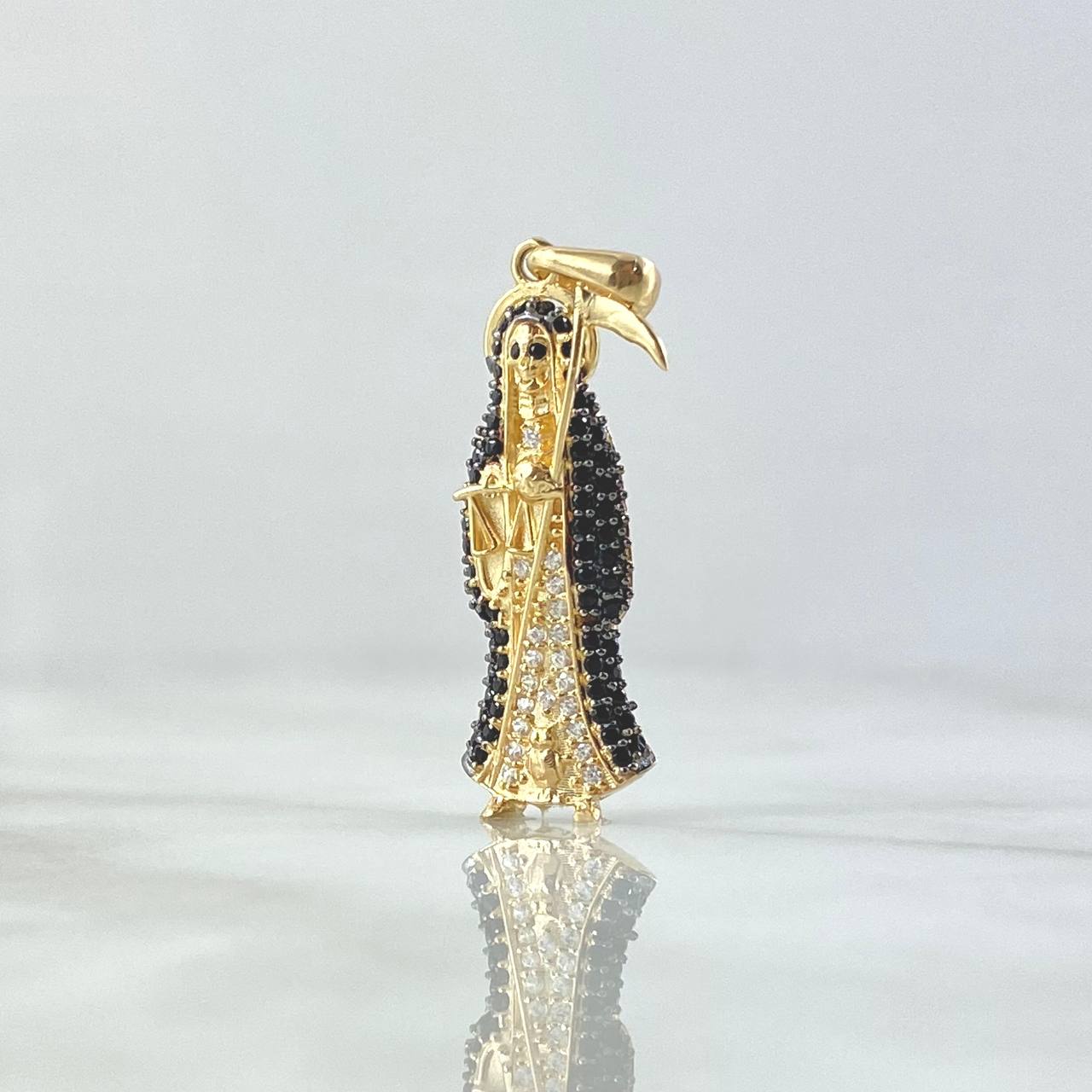 Dije Santa Muerte 2.75gr / 3.5cm / Cicones Blancos Negros Oro Amarillo 18K © Dije Santa Muerte 2.75gr / 3.5cm / Cicones Blancos Negros Oro Amarillo 18K ©