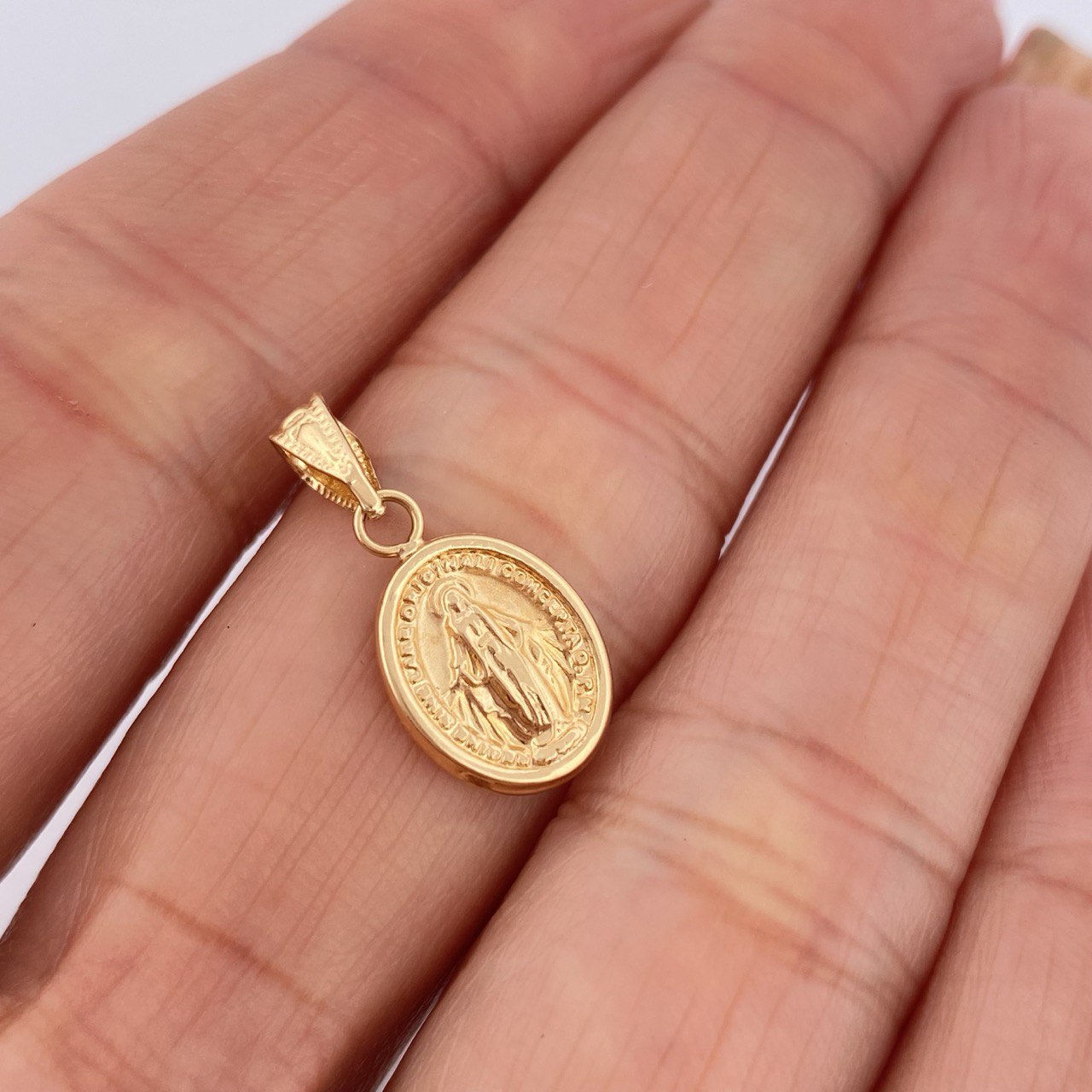 Dije Virgen Milagrosa 0.65gr / 2cm / Oro Amarillo 18K & Dije Virgen Milagrosa 0.65gr / 2cm / Oro Amarillo 18K &