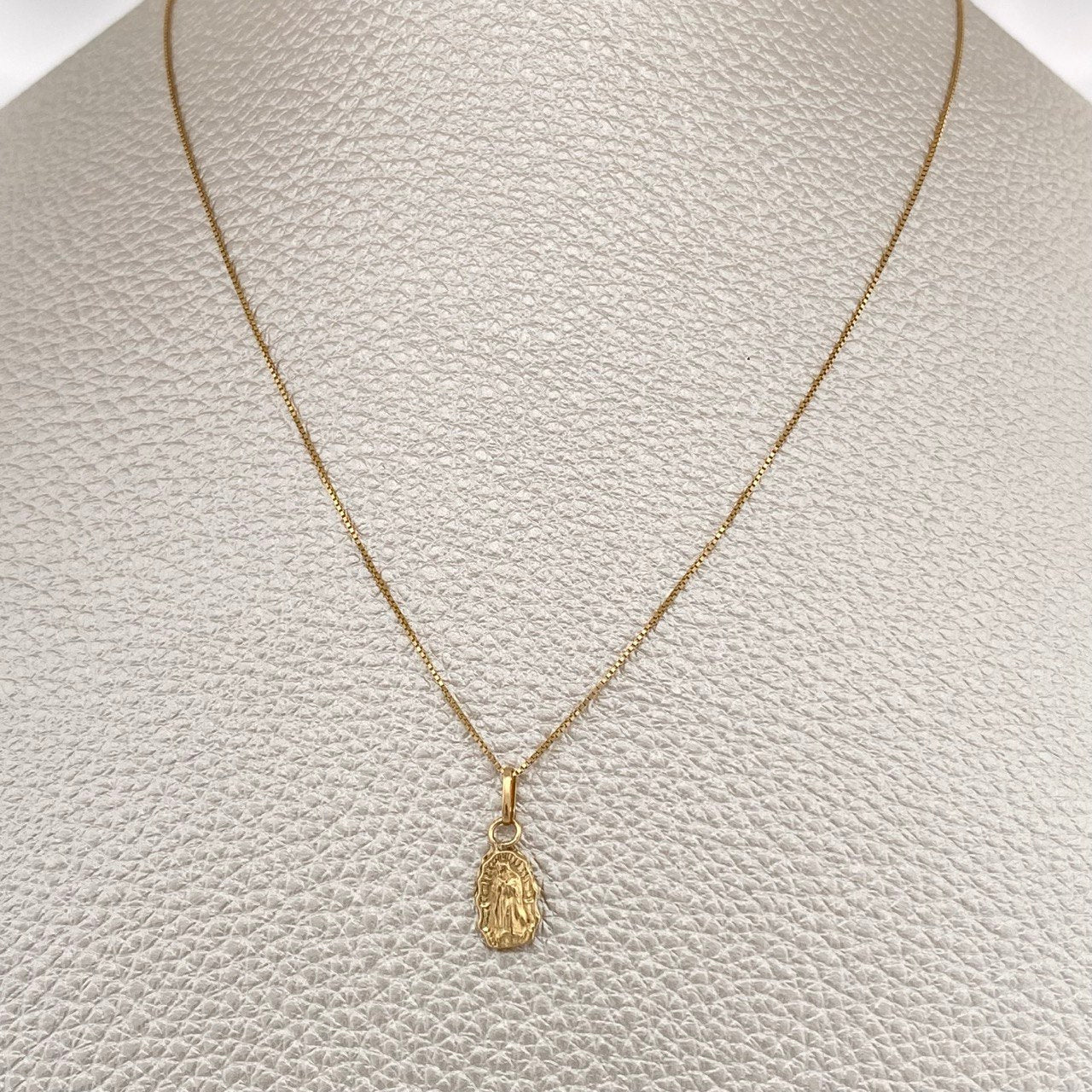 Set Cadena y Dije Veneciana+Virgen Guadalupe 1.2gr / 39.7cm / 0.45mm Oro Amarillo 18K (Oferta) $ Set Cadena y Dije Veneciana+Virgen Guadalupe 1.2gr / 39.7cm / 0.45mm Oro Amarillo 18K (Oferta) $