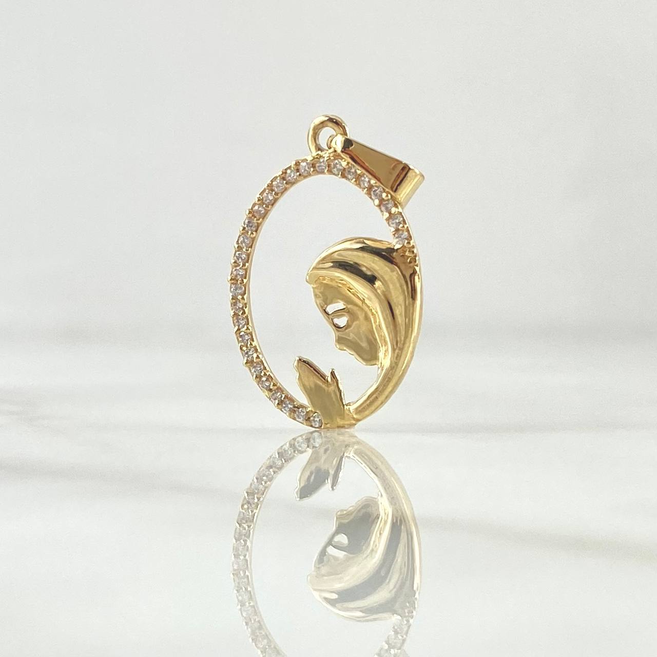 Dije Virgen Maria Circulo Floreado 1.25gr / 2.7cm / Circones Blancos Oro Amarillo 18K © Dije Virgen Maria Circulo Floreado 1.25gr / 2.7cm / Circones Blancos Oro Amarillo 18K ©
