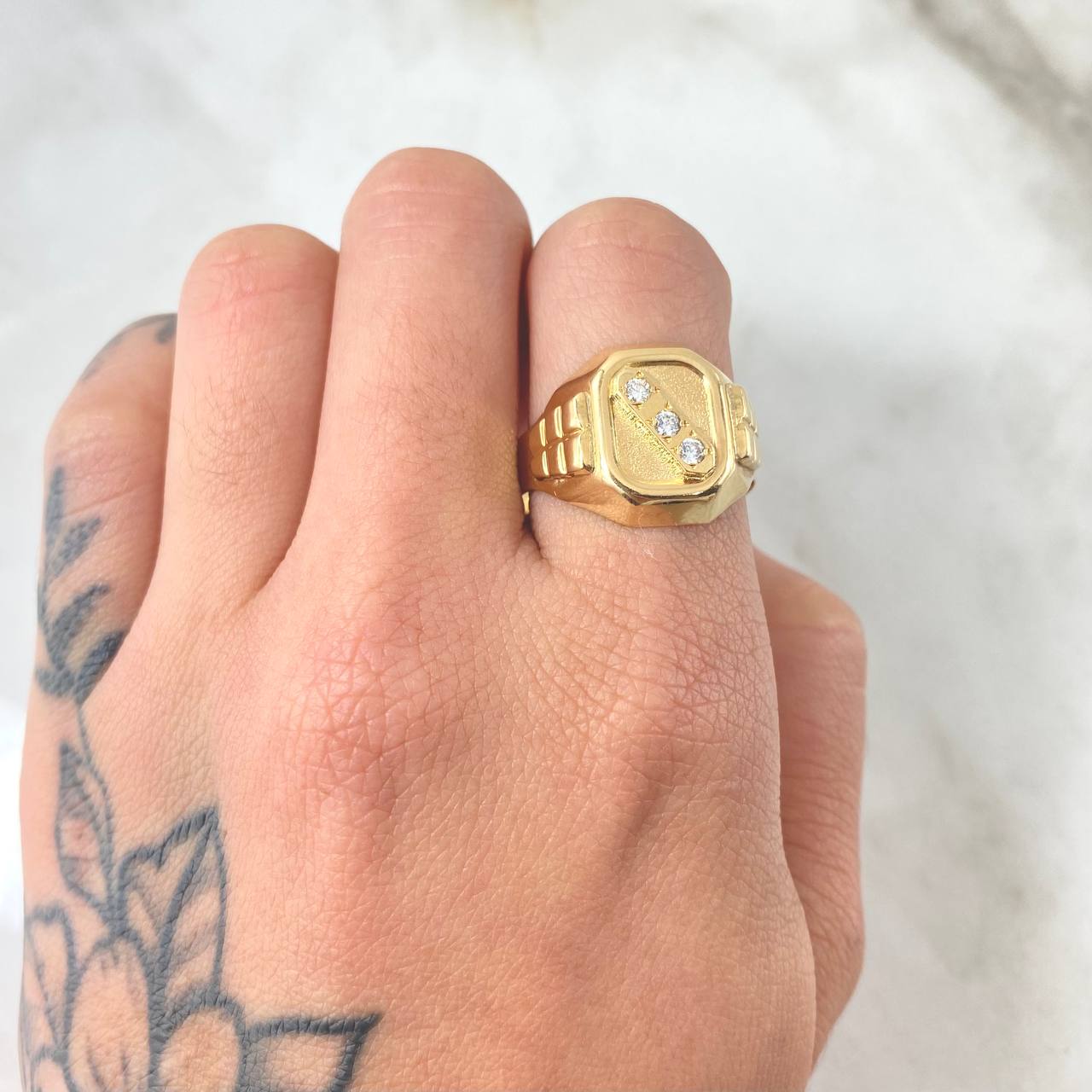 Anillo Sello Trinity 4.5gr / T10 3/4 / Oro Amarillo 18K © Anillo Sello Trinity 4.5gr / T10 3/4 / Oro Amarillo 18K ©