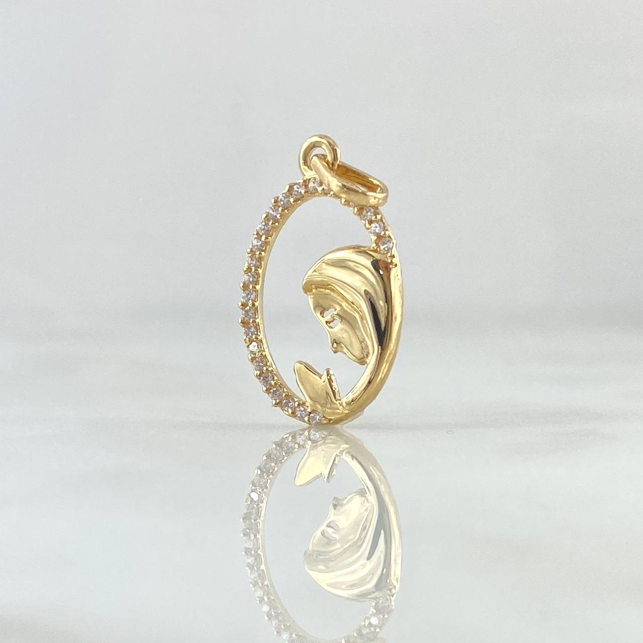 Dije Virgen Maria Circulo Floreado 1.1gr / 2.4cm / Circones Blancos Oro Amarillo 18K © Dije Virgen Maria Circulo Floreado 1.1gr / 2.4cm / Circones Blancos Oro Amarillo 18K ©
