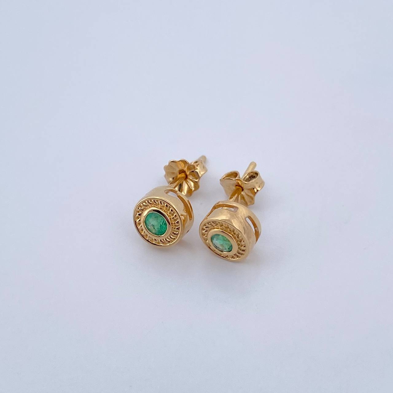 Topos Circulo 2.15gr / Esmeralda 24 Pts Oro Amarillo 18K (Joya) & Topos Circulo 2.15gr / Esmeralda 24 Pts Oro Amarillo 18K (Joya) &