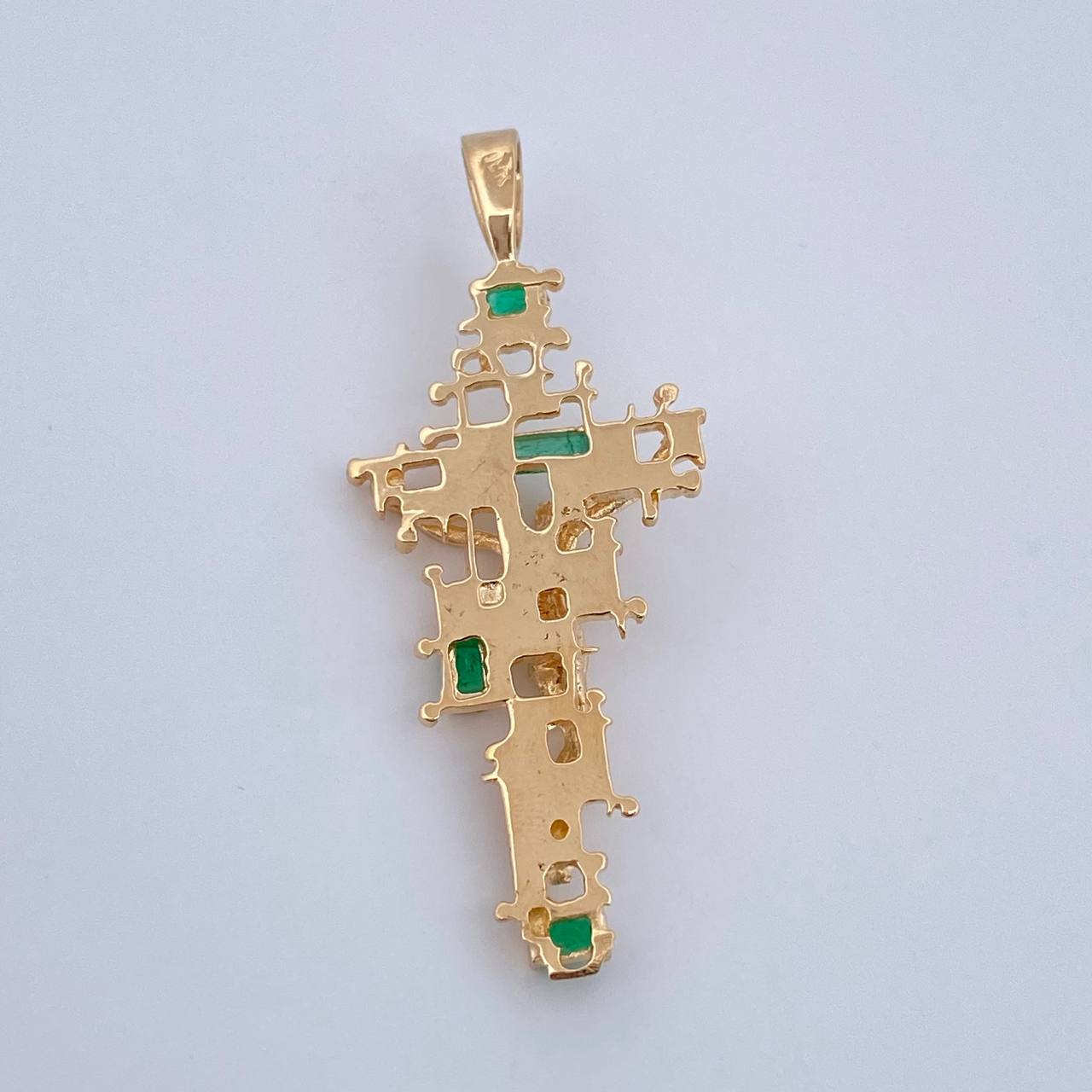 Dije Cruz Cristo 6.45gr / 5cm / Esmeraldas 25 Pts Oro Amarillo 18K (Joya) & Dije Cruz Cristo 6.45gr / 5cm / Esmeraldas 25 Pts Oro Amarillo 18K (Joya) &