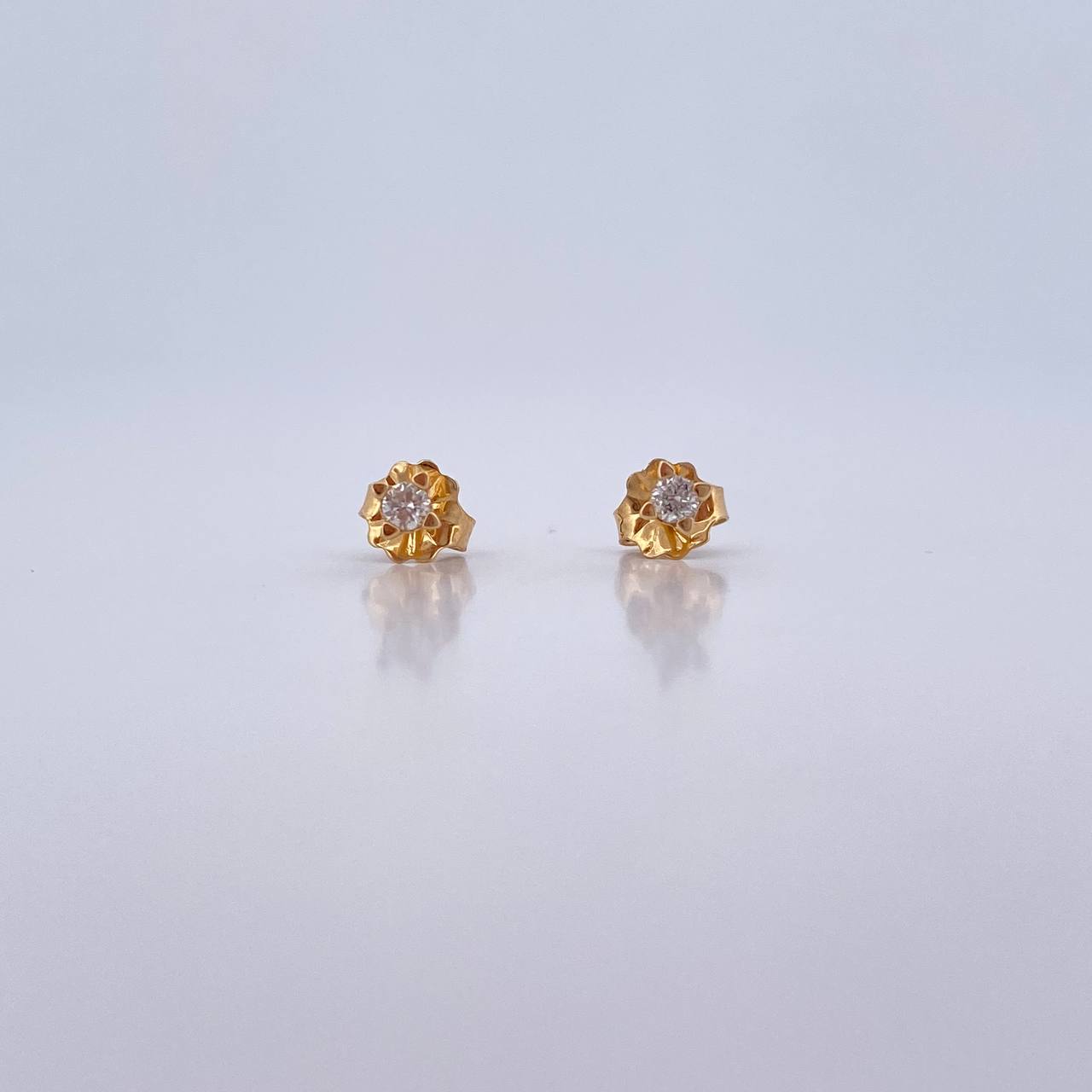 Topos Cuatro Garras 0.7gr / Diamantes 10 Pts Oro Amarillo 18K (Joya) & Topos Cuatro Garras 0.7gr / Diamantes 10 Pts Oro Amarillo 18K (Joya) &